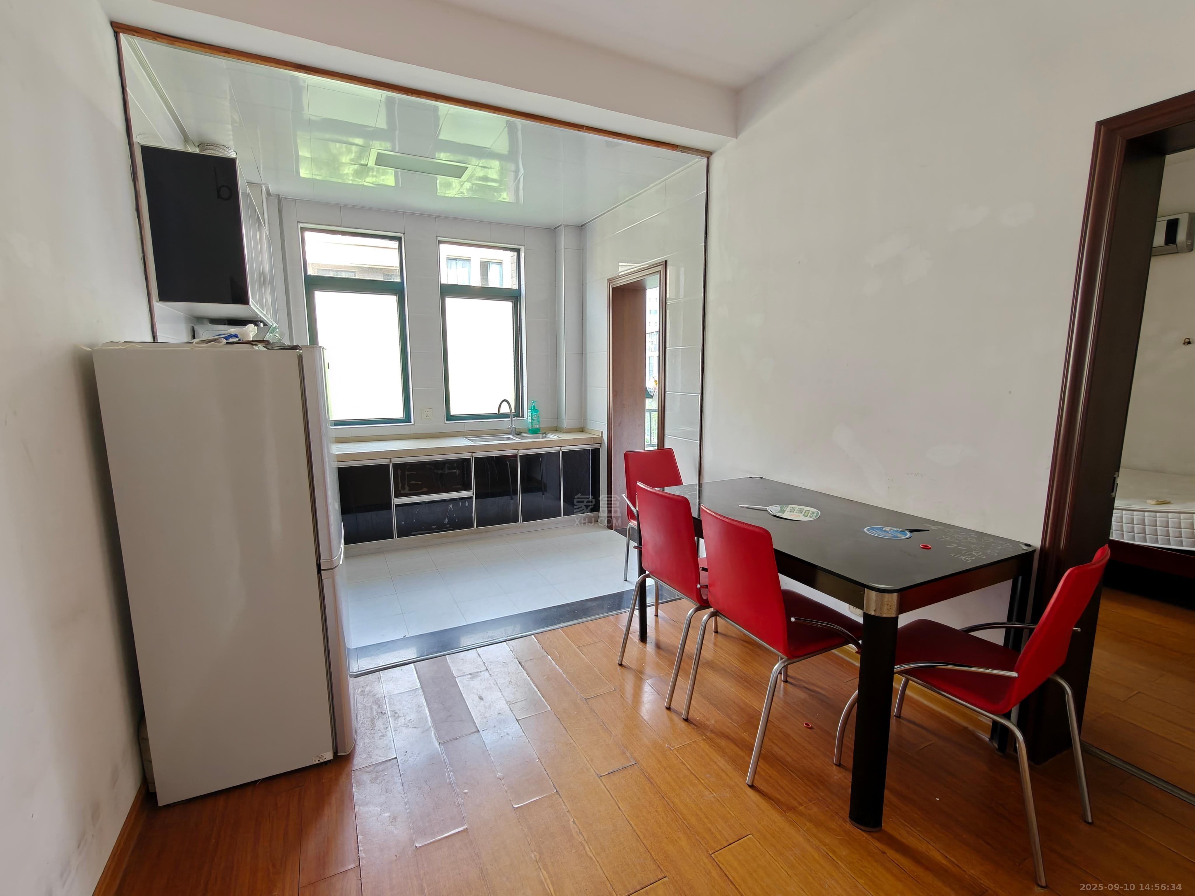 尚格名城东岸花园  3室2厅2卫    1300.0元/月 尚格名城东岸花园  3室2厅2卫    1300.0元/月室内图