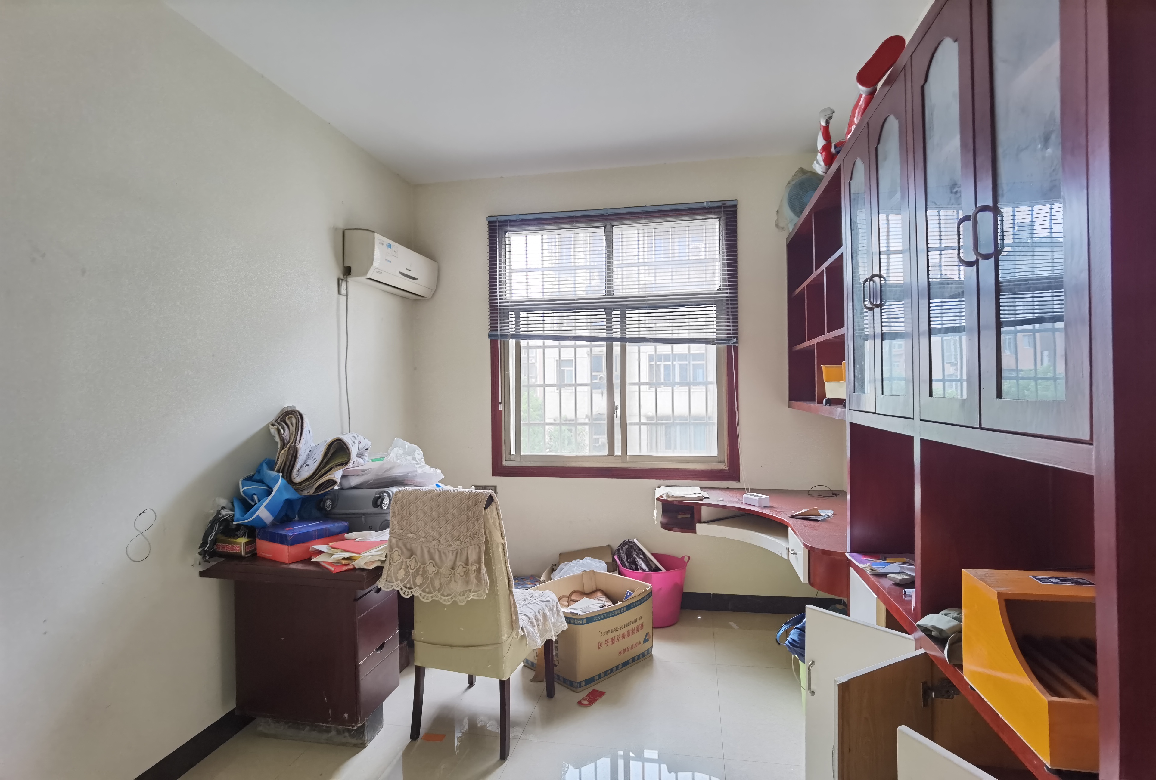 湘中园 4室2厅2卫 82.8万 湘中园 4室2厅2卫 82.8万客厅