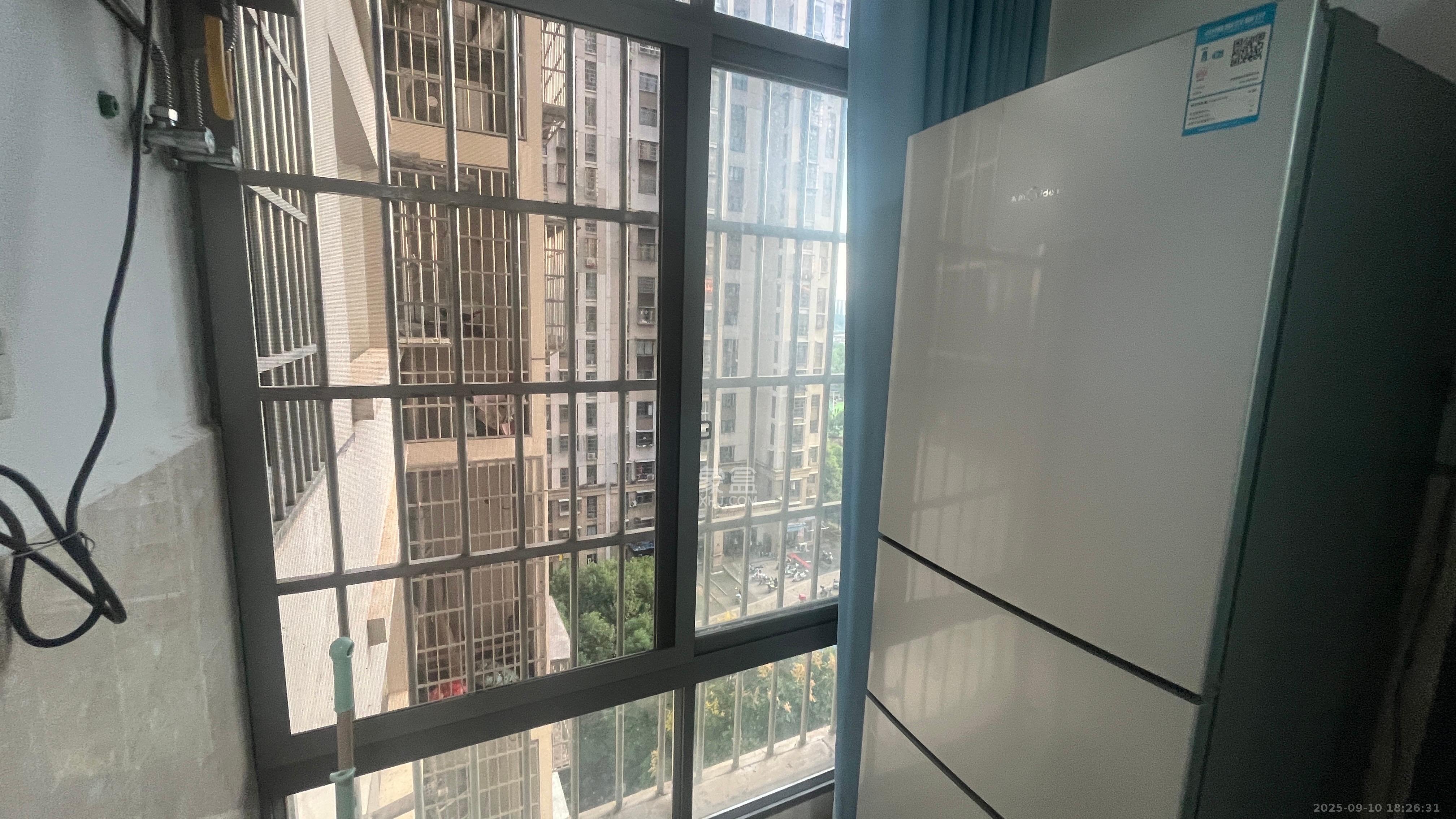 嘉顺苑  3室2厅2卫    2400.0元/月室内图