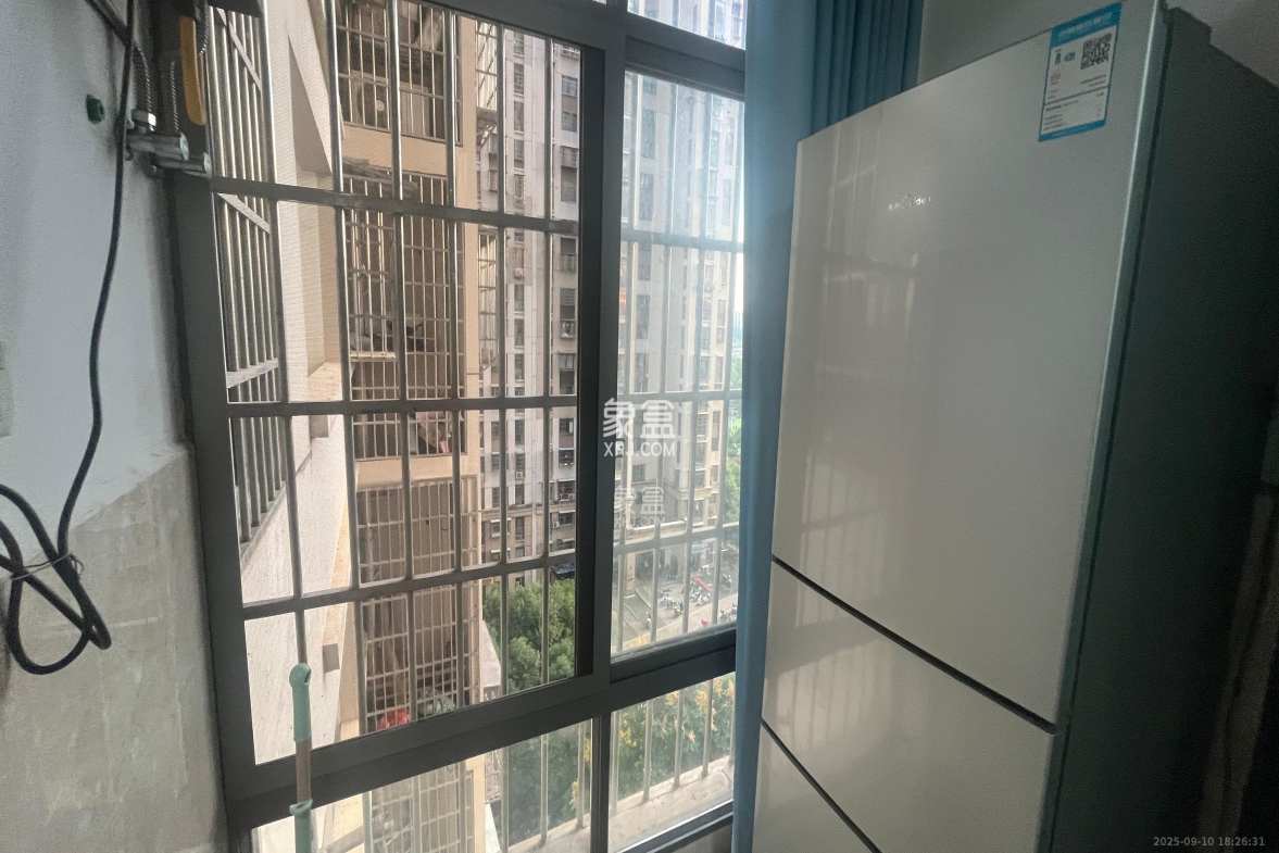 嘉顺苑 3室2厅2卫 2400.0元/月 嘉顺苑 3室2厅2卫 2400.0元/月室内图