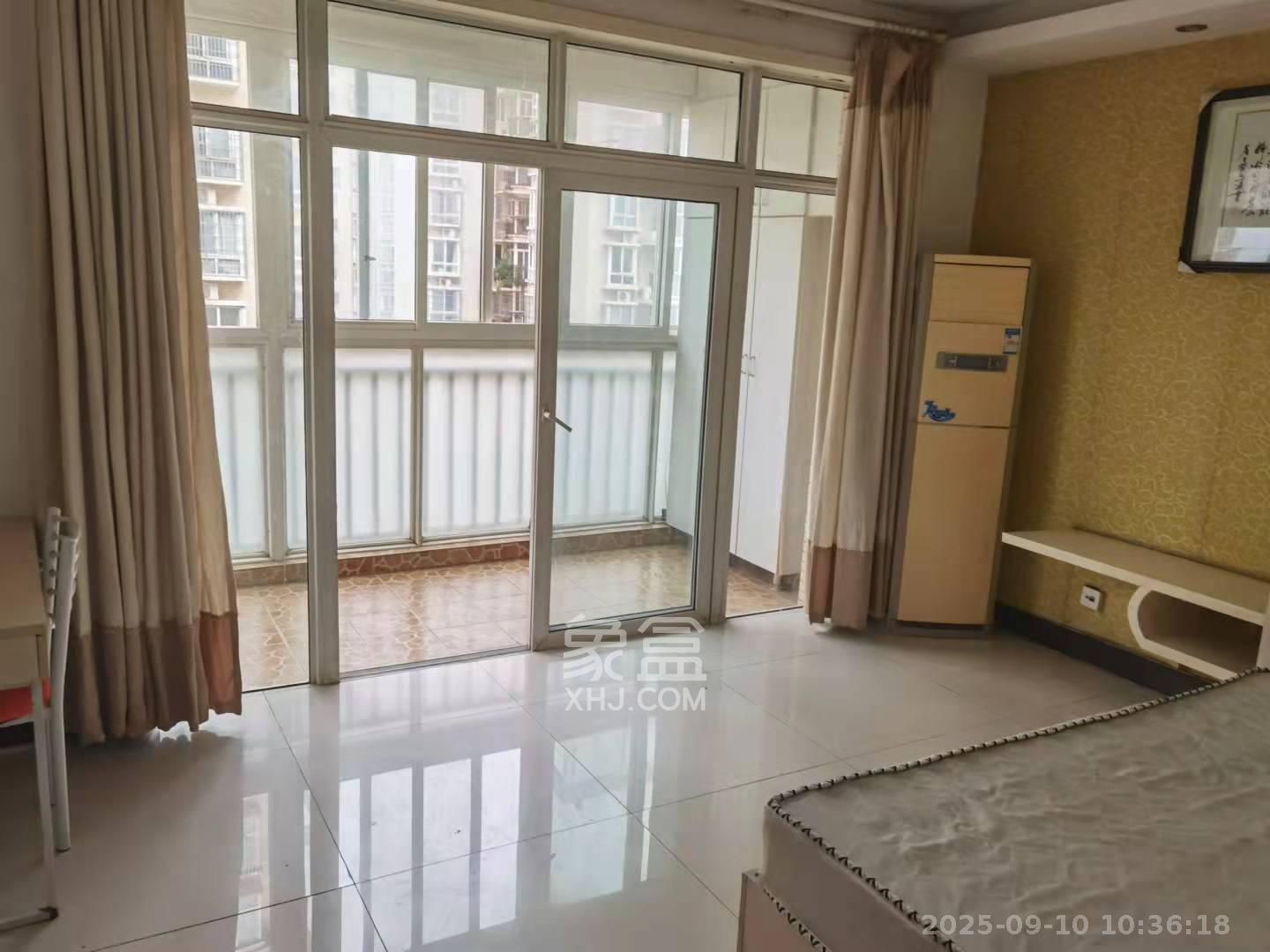 金碧文华  3室2厅2卫   2400.00元/月室内图