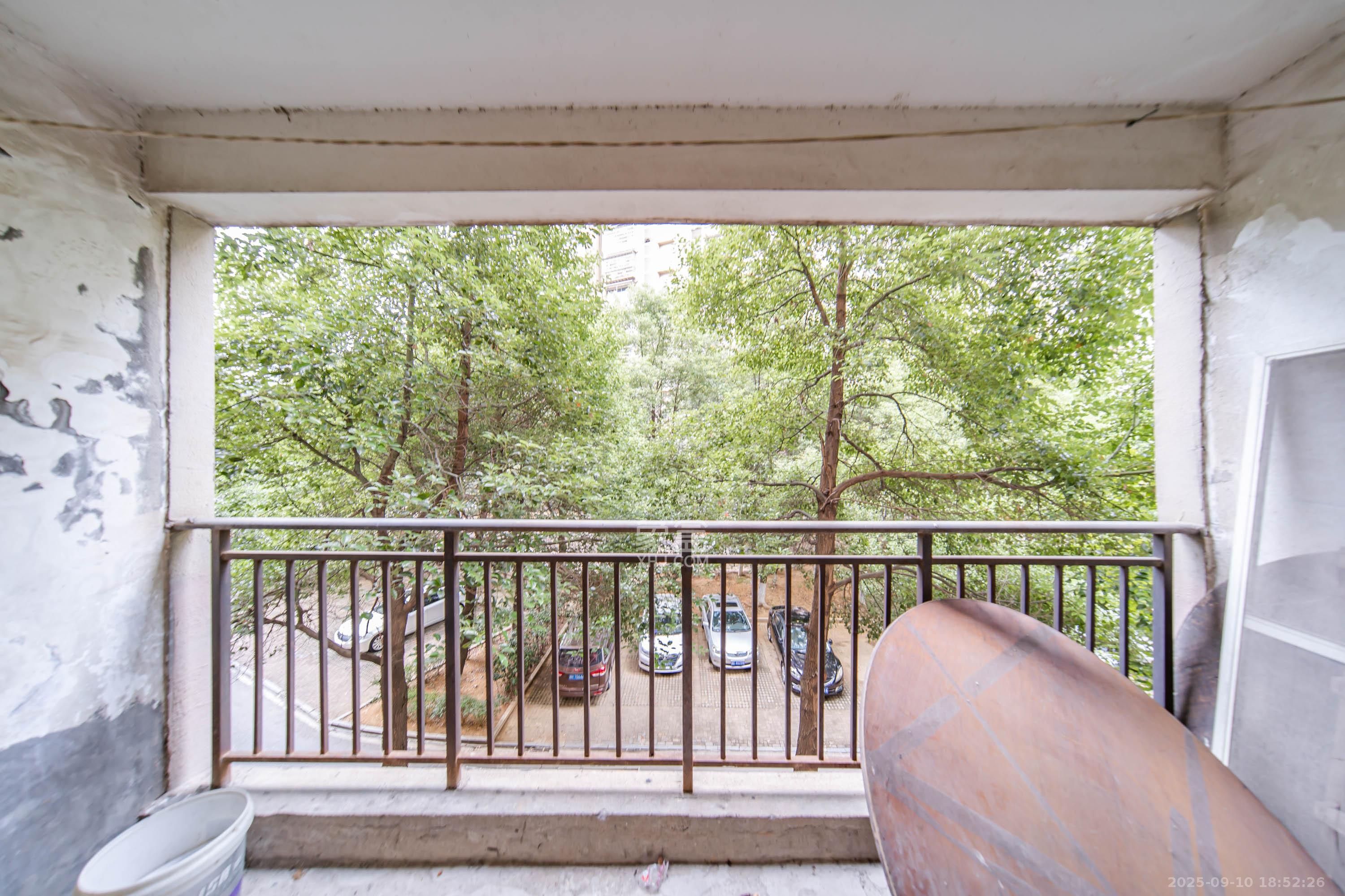 洋湖景园 3室2厅2卫 80.0万 洋湖景园 3室2厅2卫 80.0万阳台