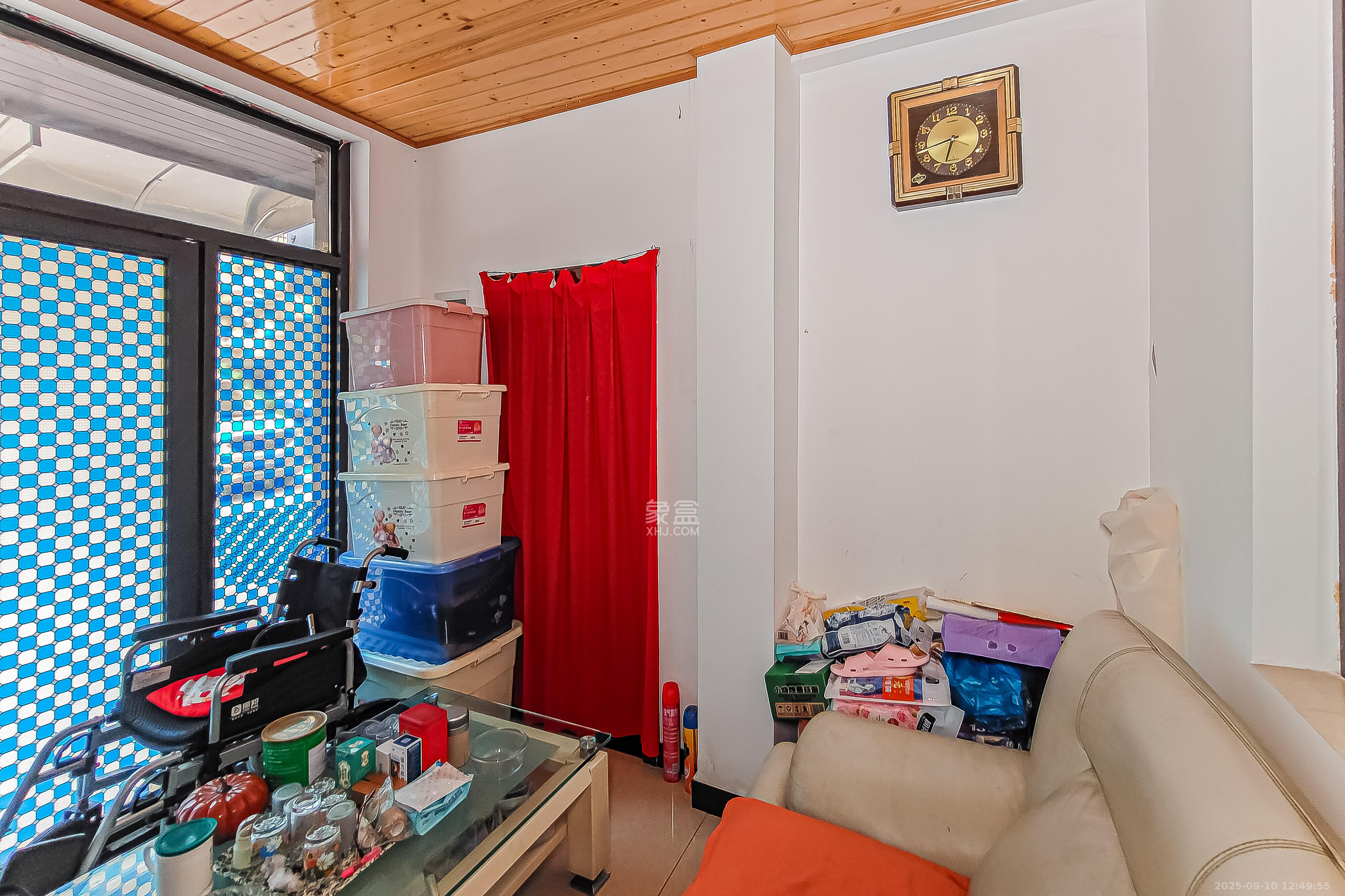 上碧湘街散盘  1室1厅1卫    55.0万 上碧湘街散盘  1室1厅1卫    55.0万客厅