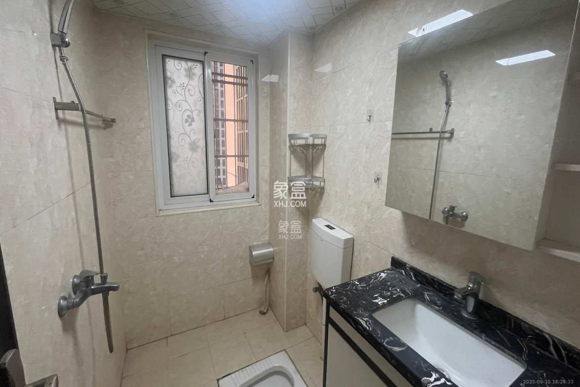 嘉顺苑 3室2厅2卫 2400.0元/月 嘉顺苑 3室2厅2卫 2400.0元/月室内图