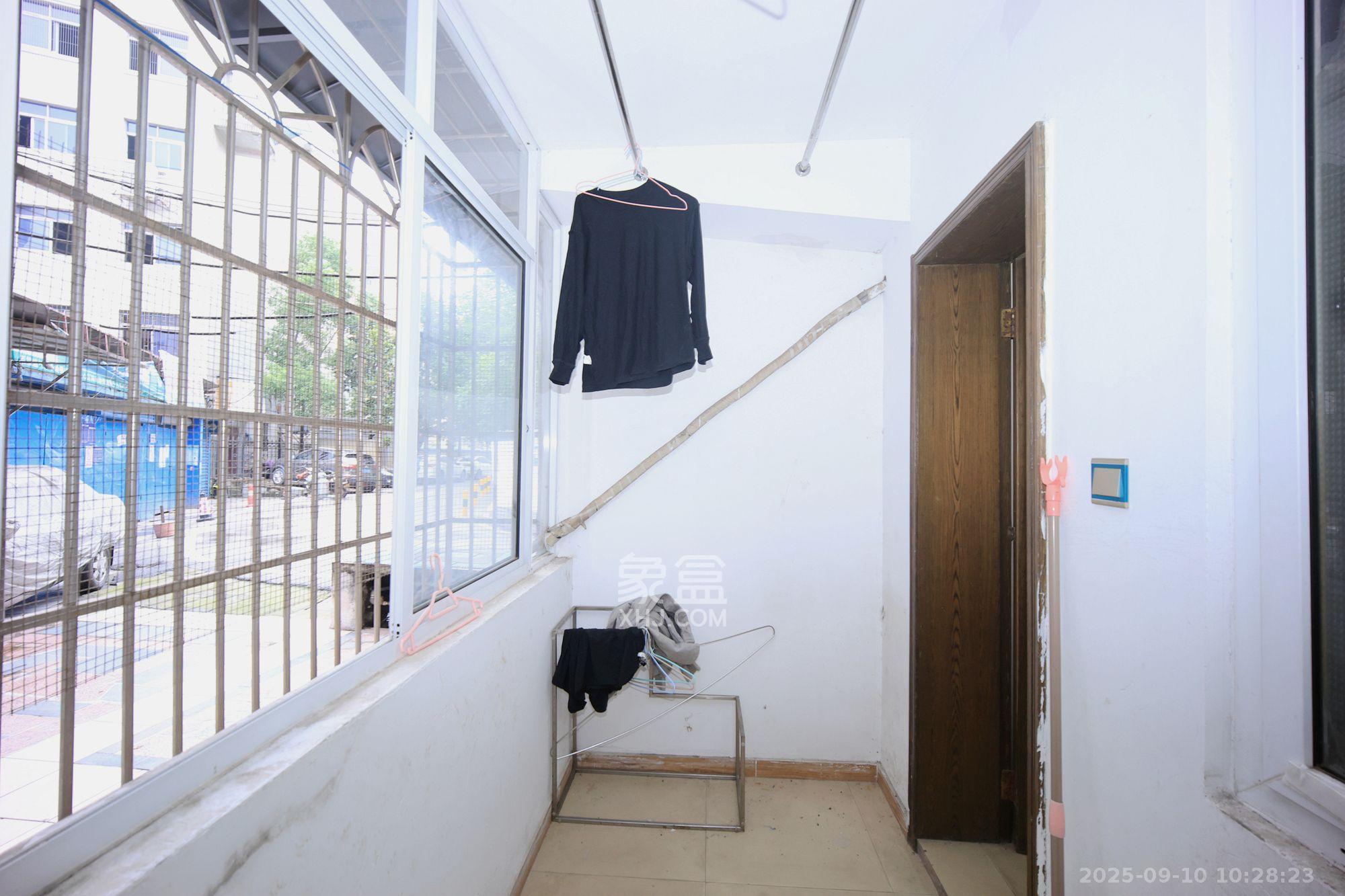 燕子岭散盘  3室2厅1卫    2600.0元/月室内图