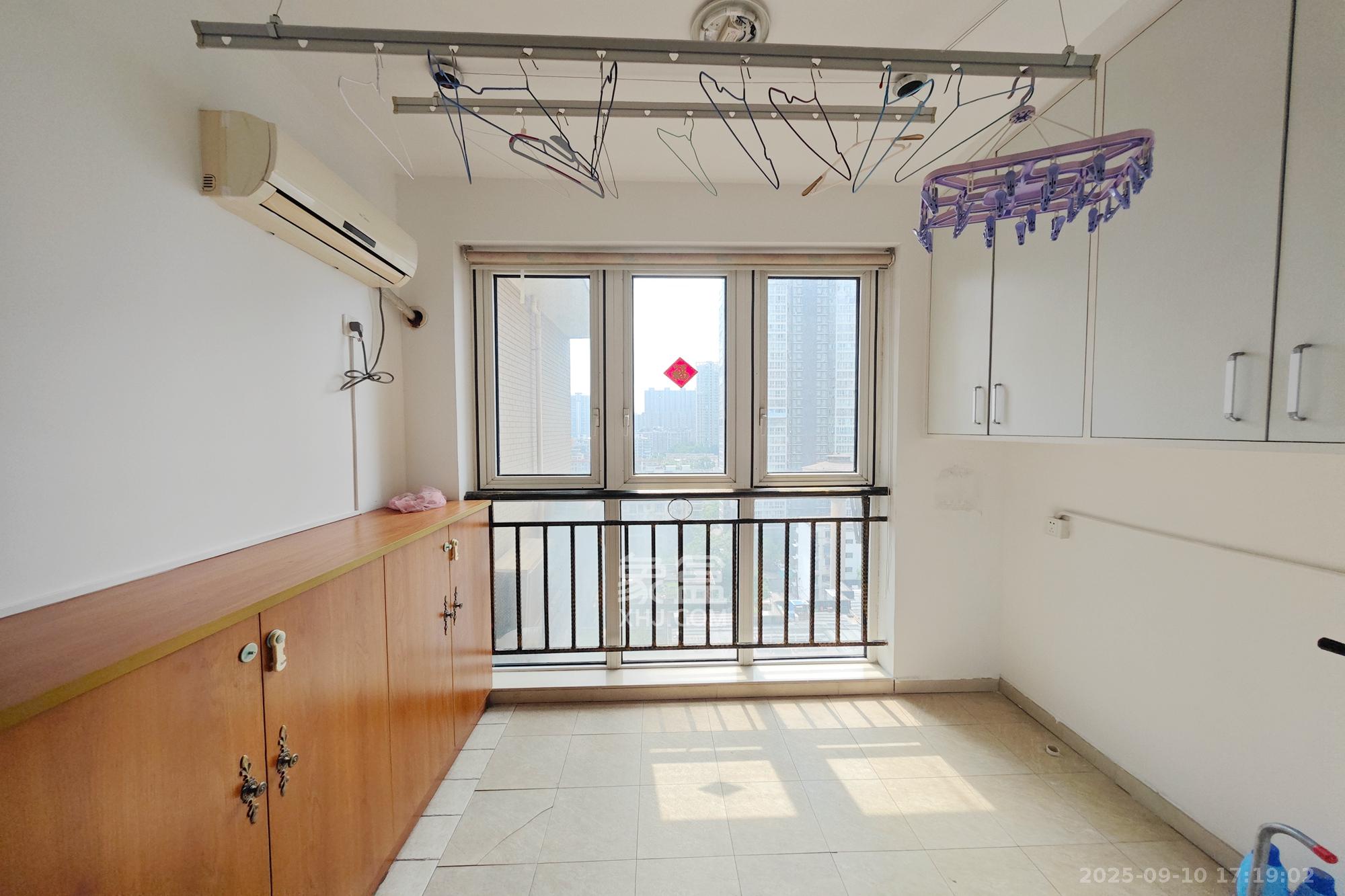 佳天瑞宁花园 3室2厅1卫 123.0万 佳天瑞宁花园 3室2厅1卫 123.0万阳台