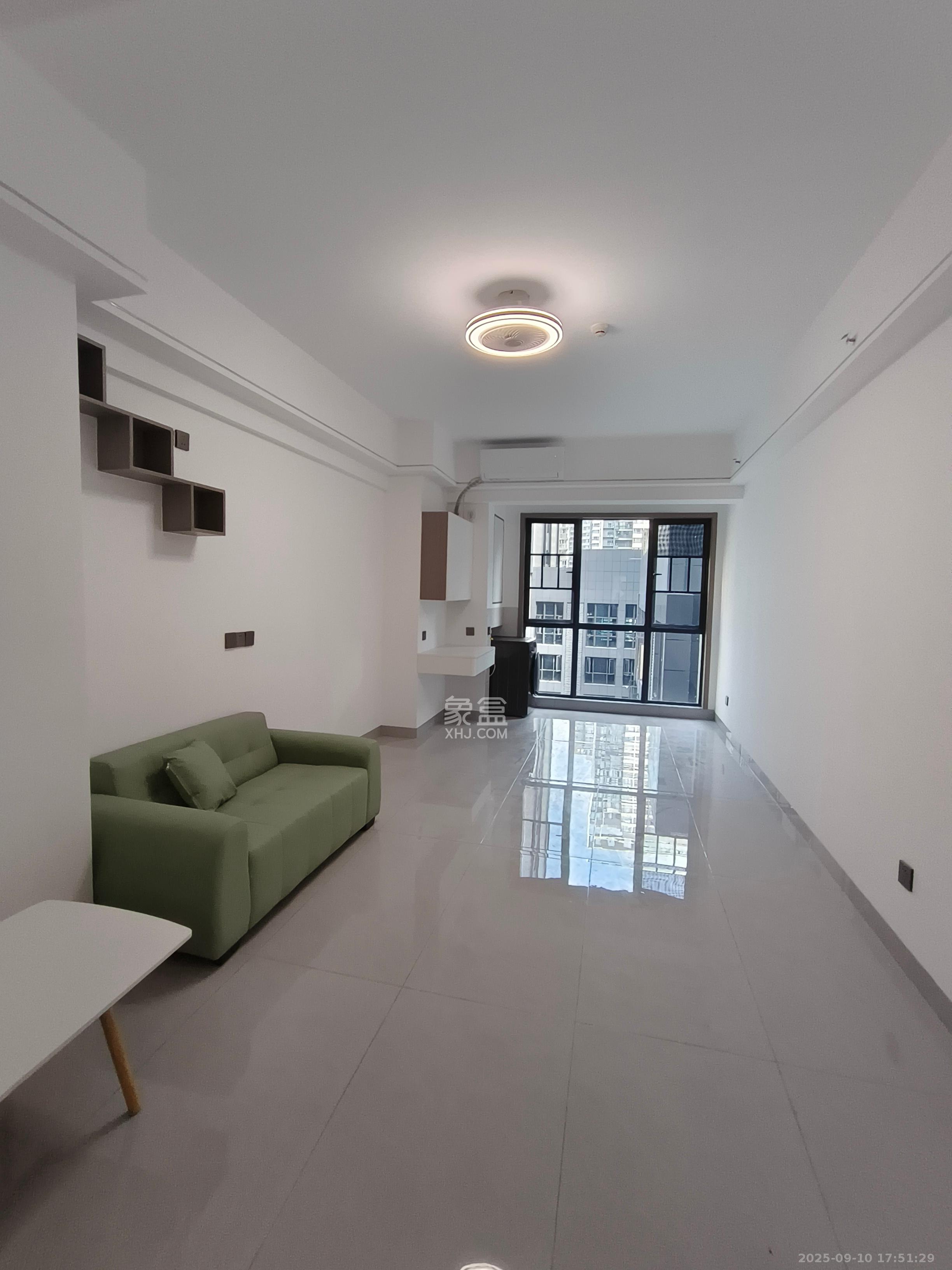 星沙算中心  1室1厅1卫    1600.0元/月室内图