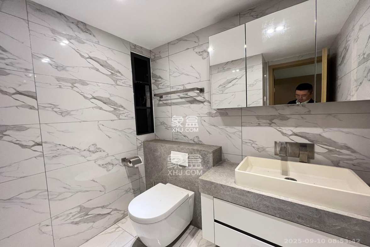 保利西海岸B区  3室2厅2卫    5000.0元/月 保利西海岸B区  3室2厅2卫    5000.0元/月室内图