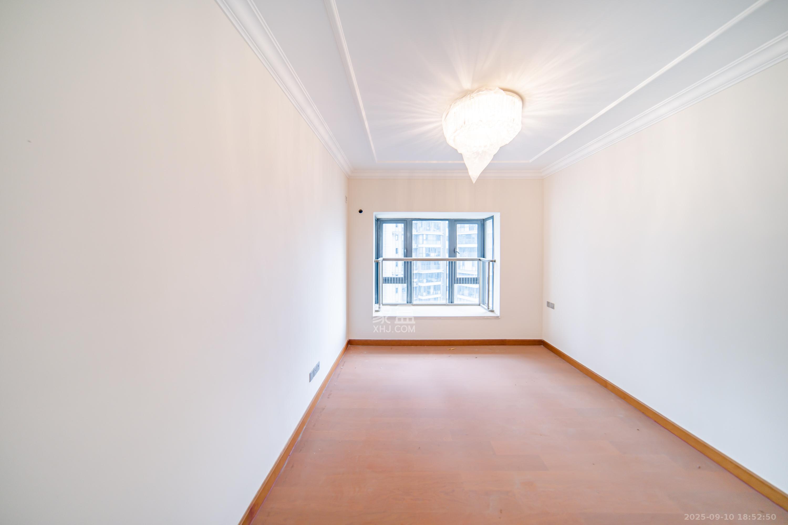 恒大文化旅游城A区  3室2厅1卫    65.0万卧室