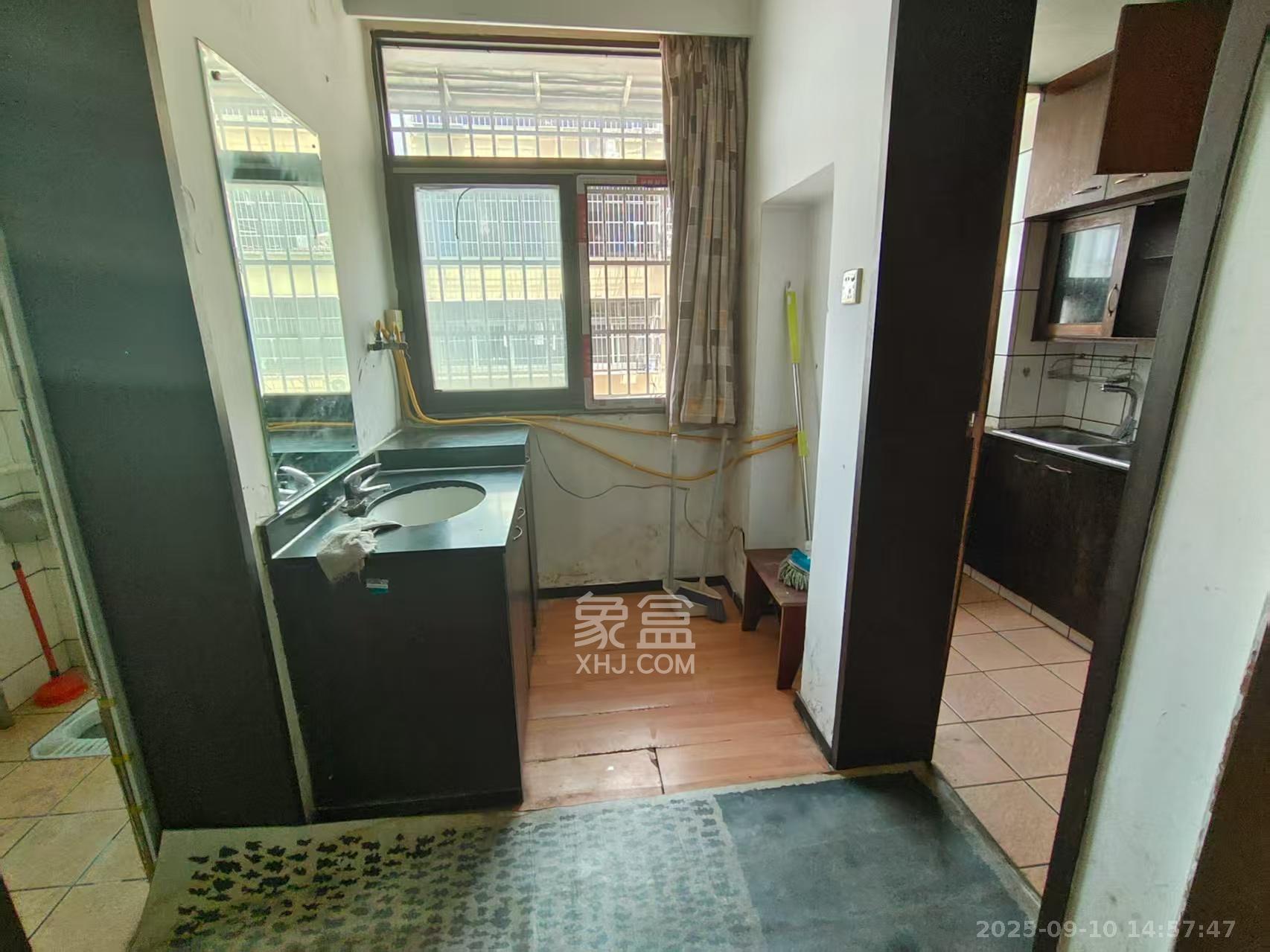 下碧湘街小区  2室1厅1卫    1600.0元/月室内图