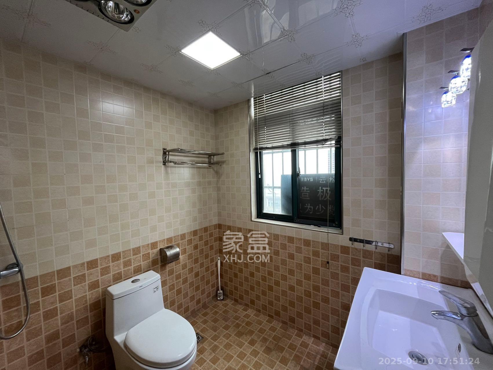 财富名园 4室2厅2卫 3000.0元/月 财富名园 4室2厅2卫 3000.0元/月室内图