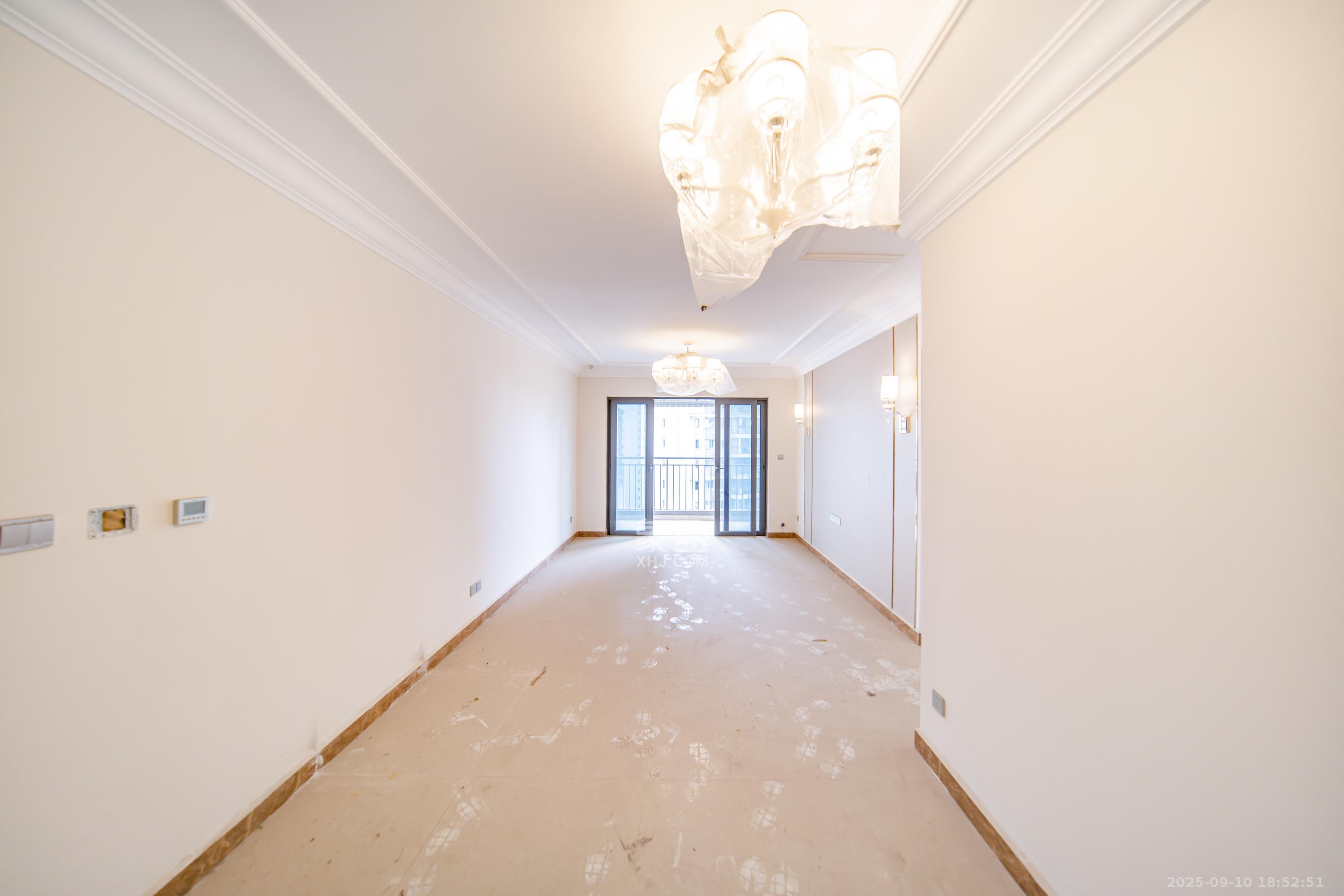 恒大文化旅游城A区 3室2厅1卫 65.0万 恒大文化旅游城A区 3室2厅1卫 65.0万客厅