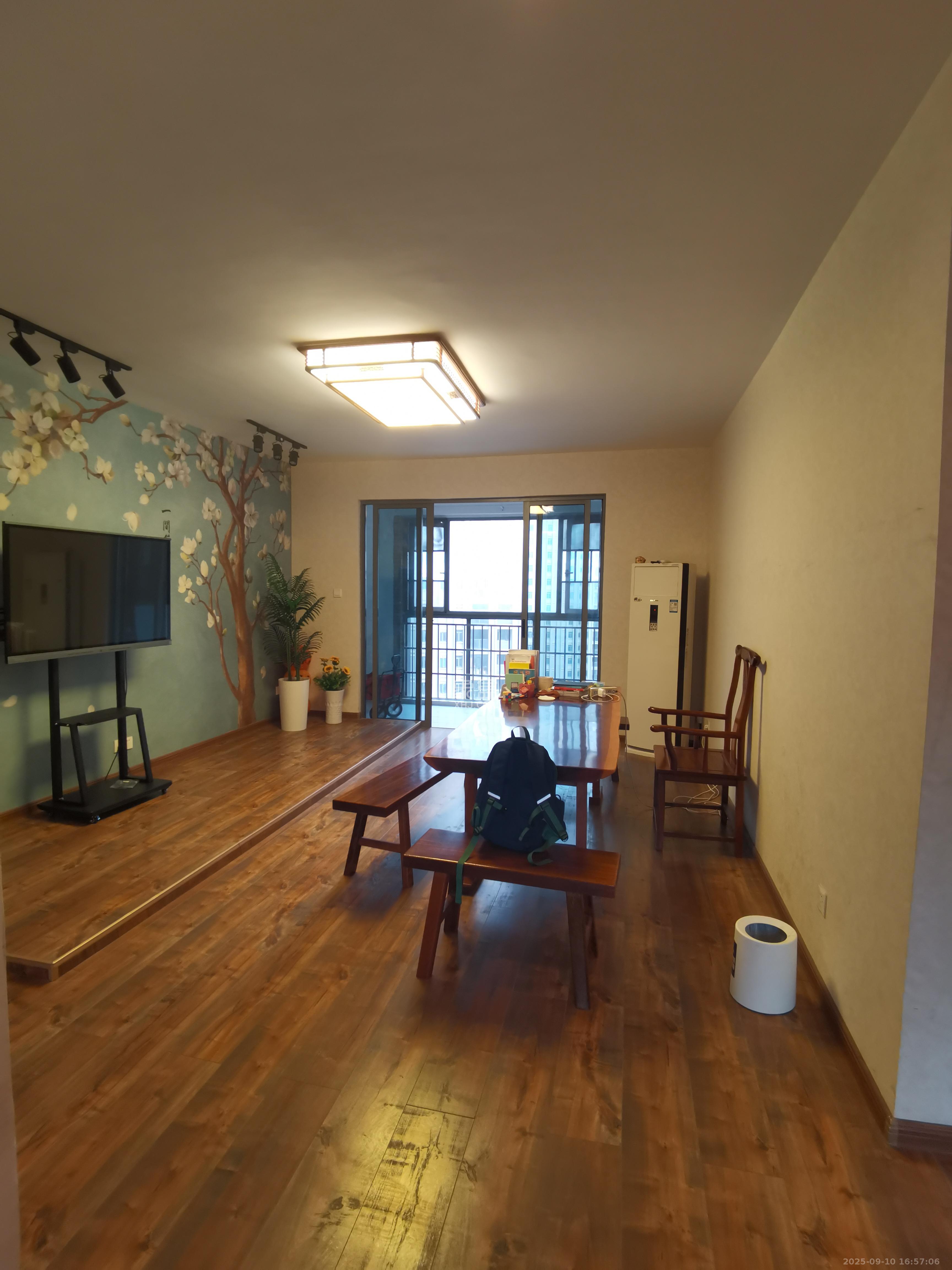 八方小区C区  4室2厅2卫    4500.0元/月室内图