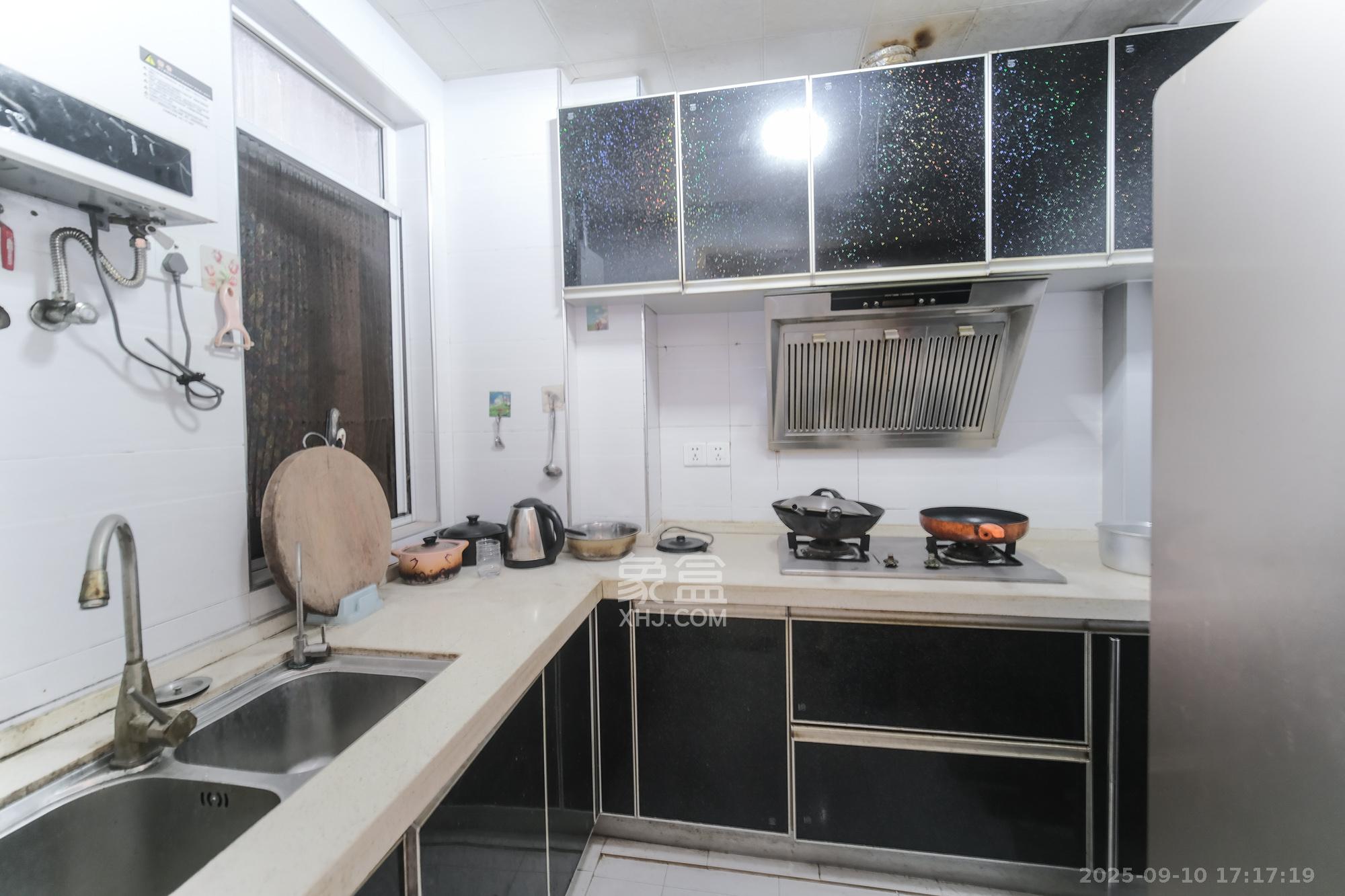 郡原居里  2室2厅1卫    46.8万 郡原居里  2室2厅1卫    46.8万厨房