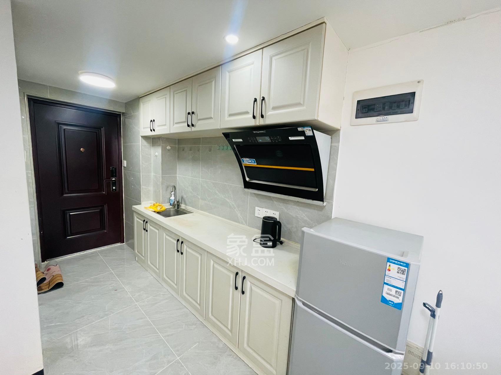 裕天国际商汇中心 1室0厅0卫 1600.0元/月 裕天国际商汇中心 1室0厅0卫 1600.0元/月室内图