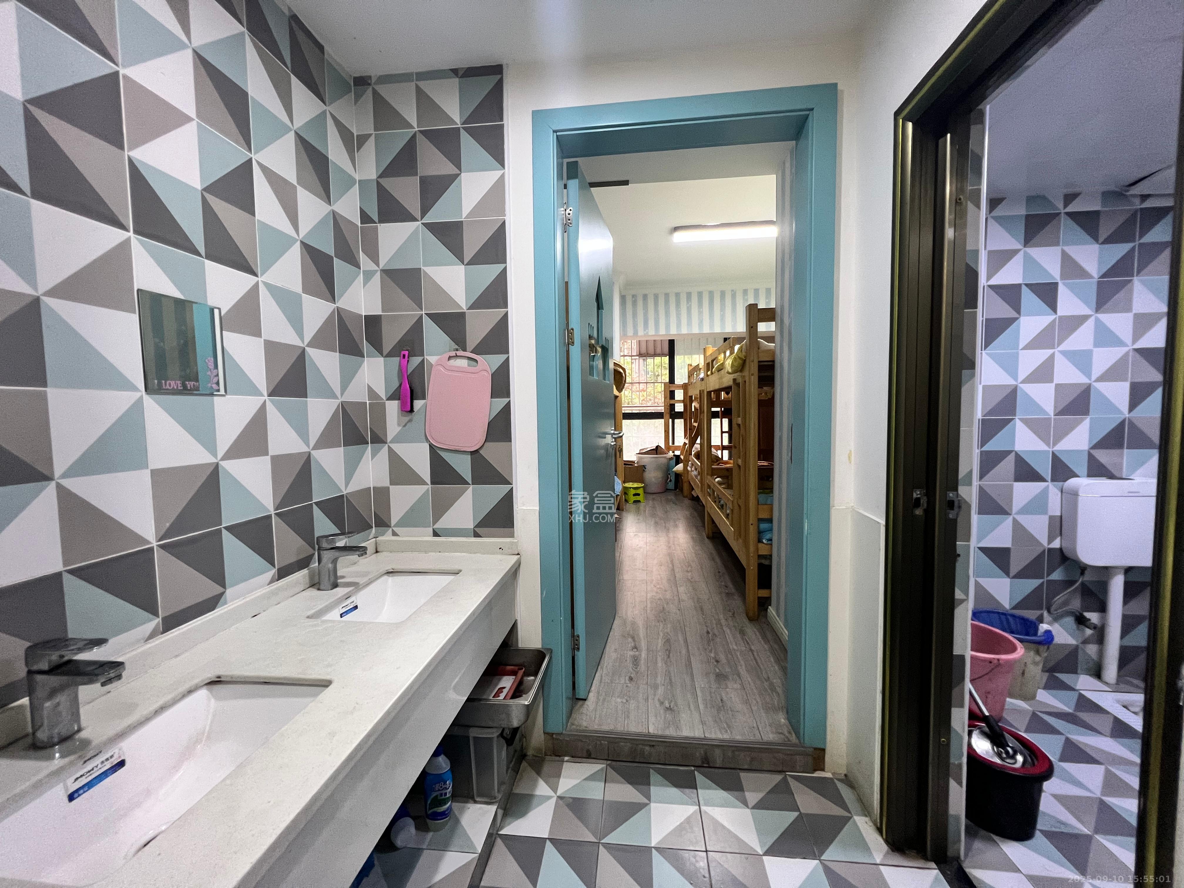 中城丽景香山园  7室2厅2卫    6000.0元/月室内图