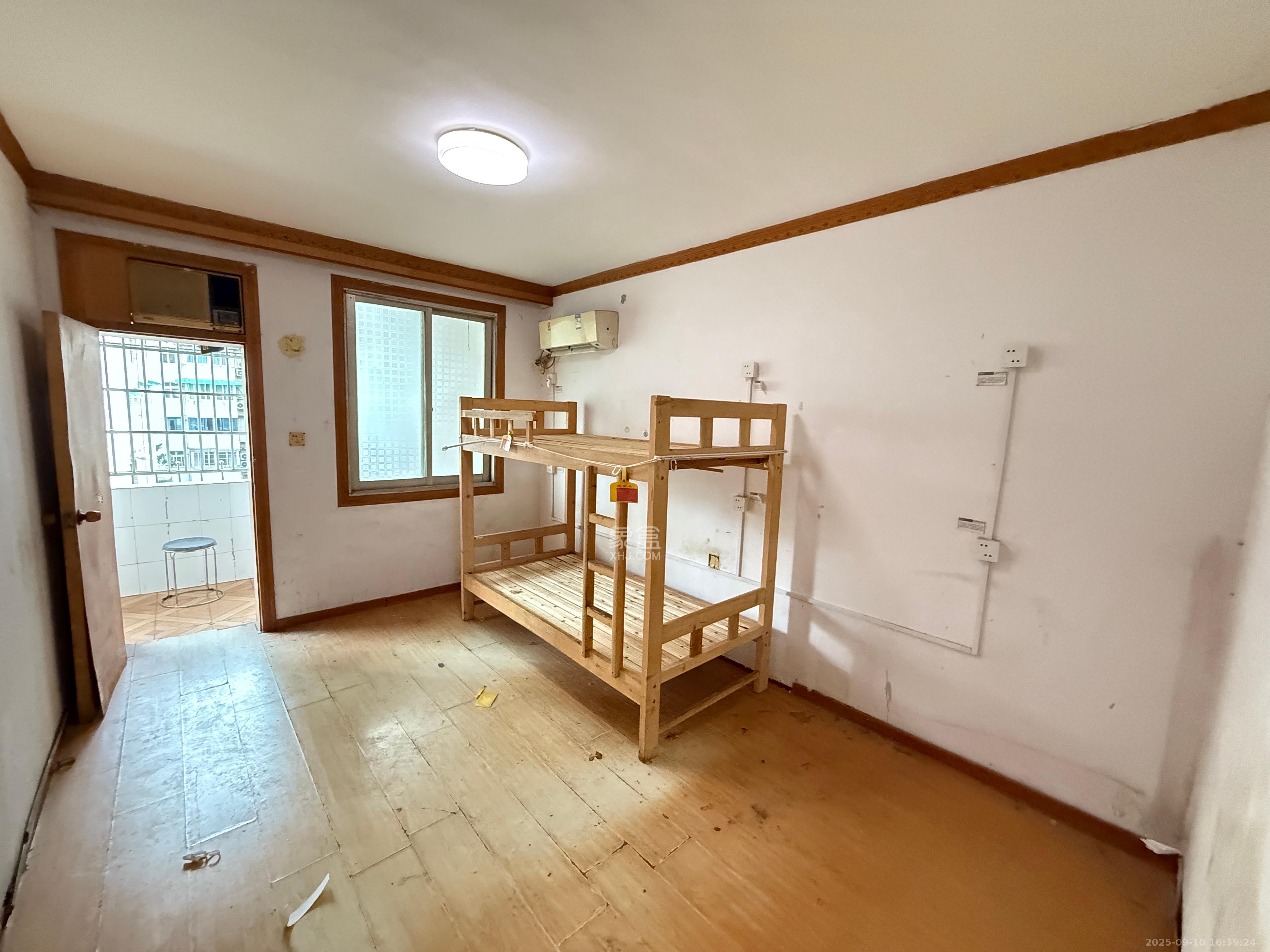 牛角塘社区 4室2厅1卫 1800.0元/月 牛角塘社区 4室2厅1卫 1800.0元/月室内图