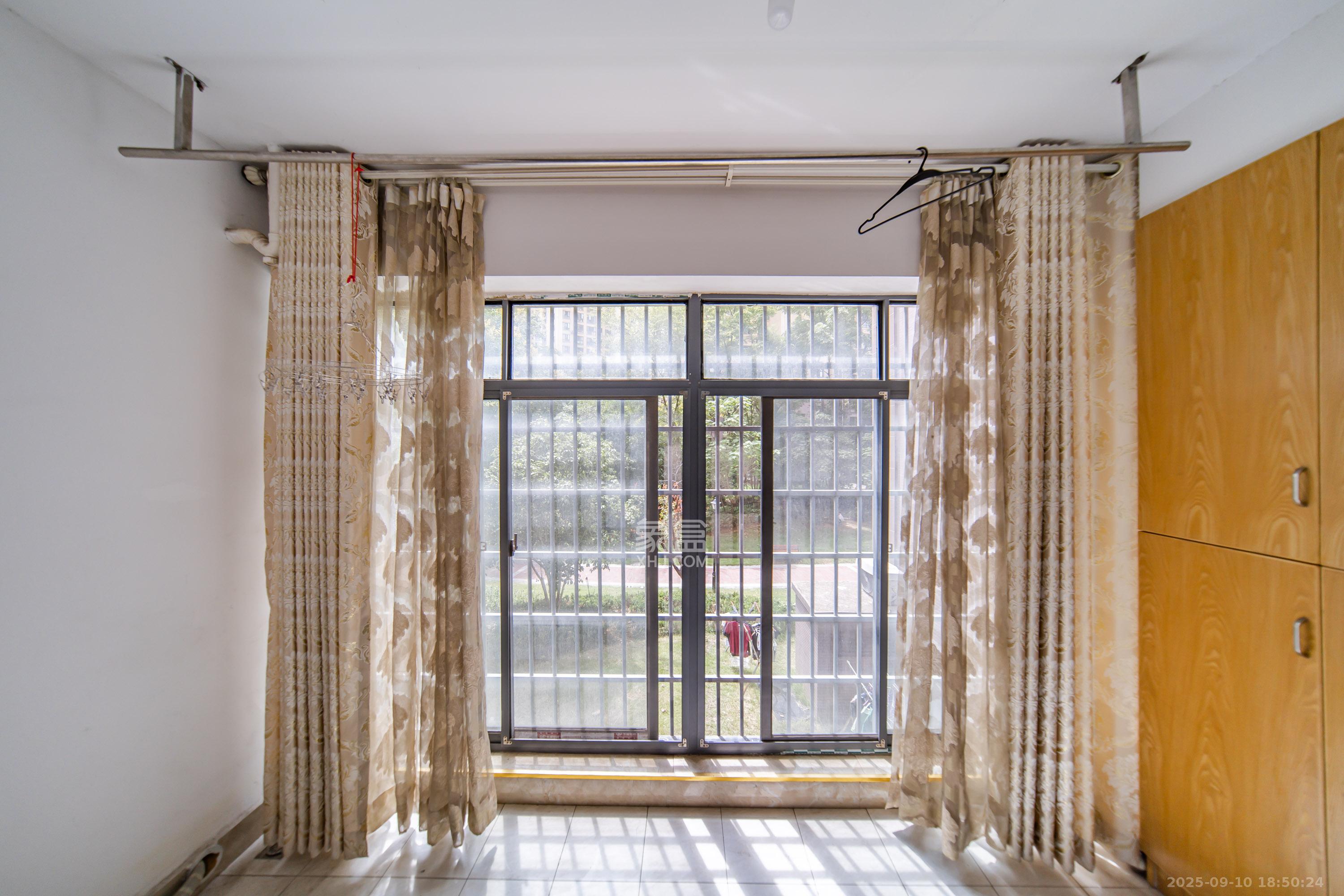 湘熙水郡(观澜海赋家园) 3室2厅2卫 113.0万 湘熙水郡(观澜海赋家园) 3室2厅2卫 113.0万阳台