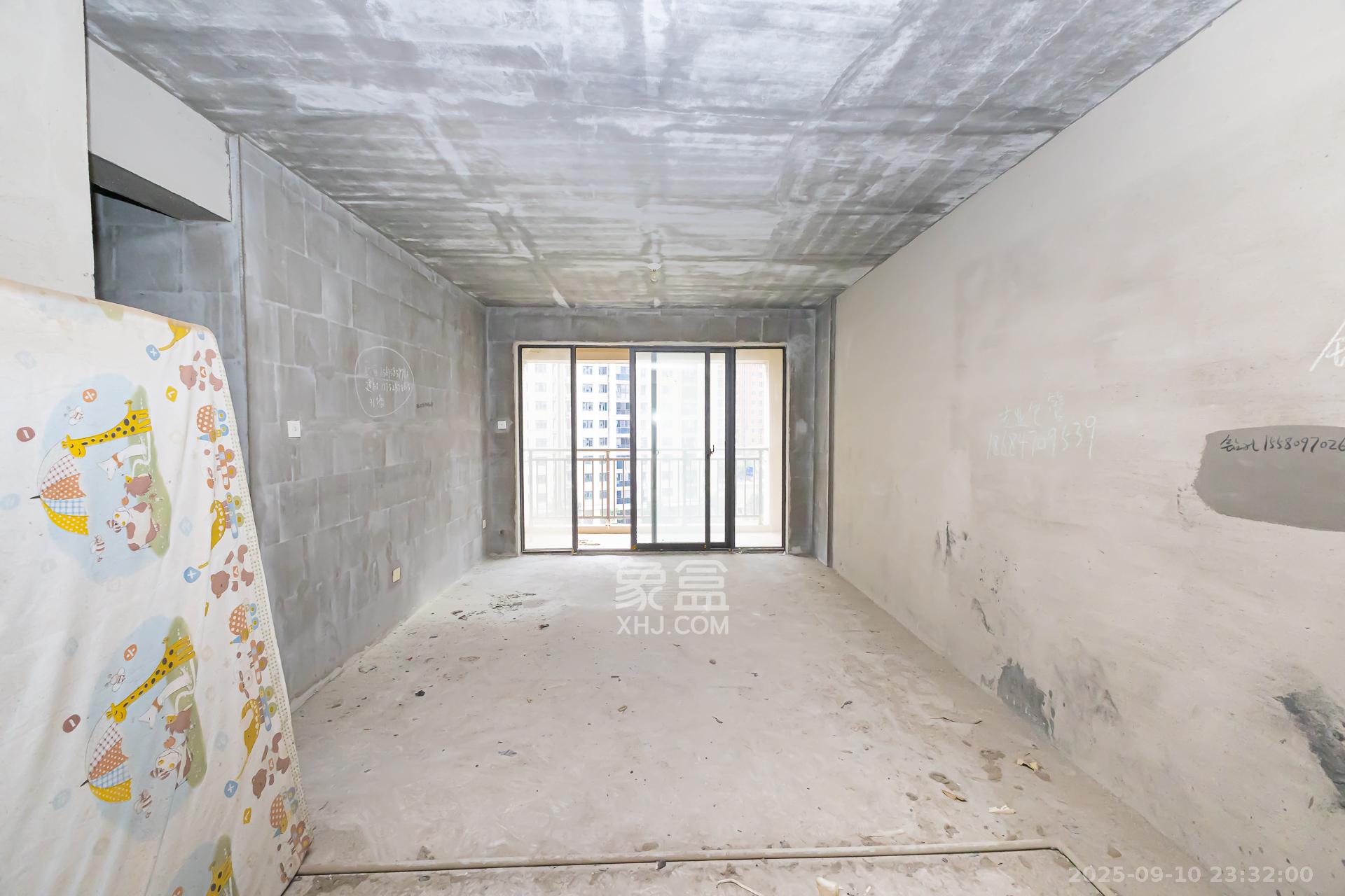 乾源国际 3室2厅2卫 75.0万 乾源国际 3室2厅2卫 75.0万客厅