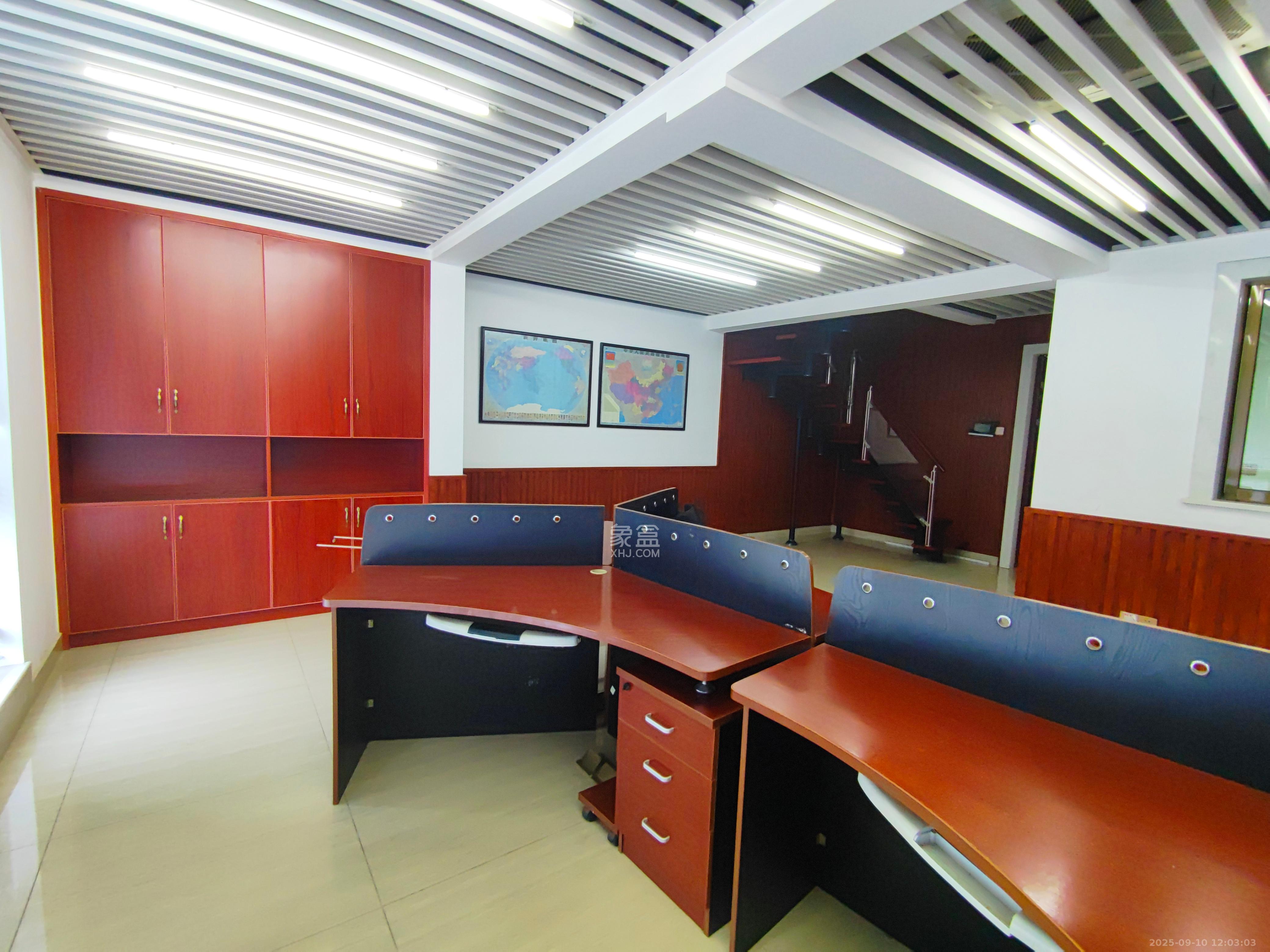 京武浪琴山一、二期 1室2厅2卫 4000.0元/月 京武浪琴山一、二期 1室2厅2卫 4000.0元/月室内图