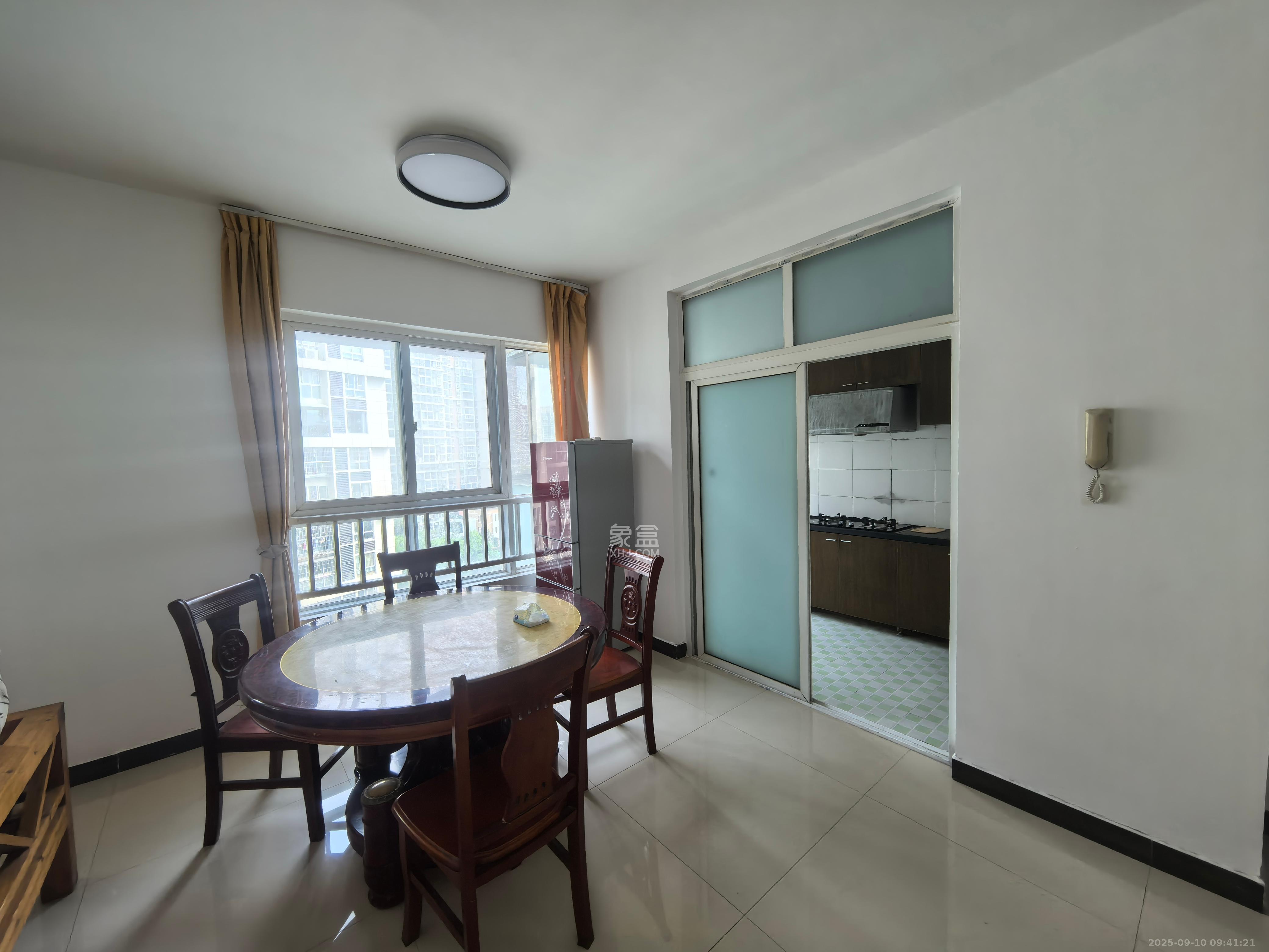 麓山润城  3室2厅2卫    2300.0元/月 麓山润城  3室2厅2卫    2300.0元/月室内图