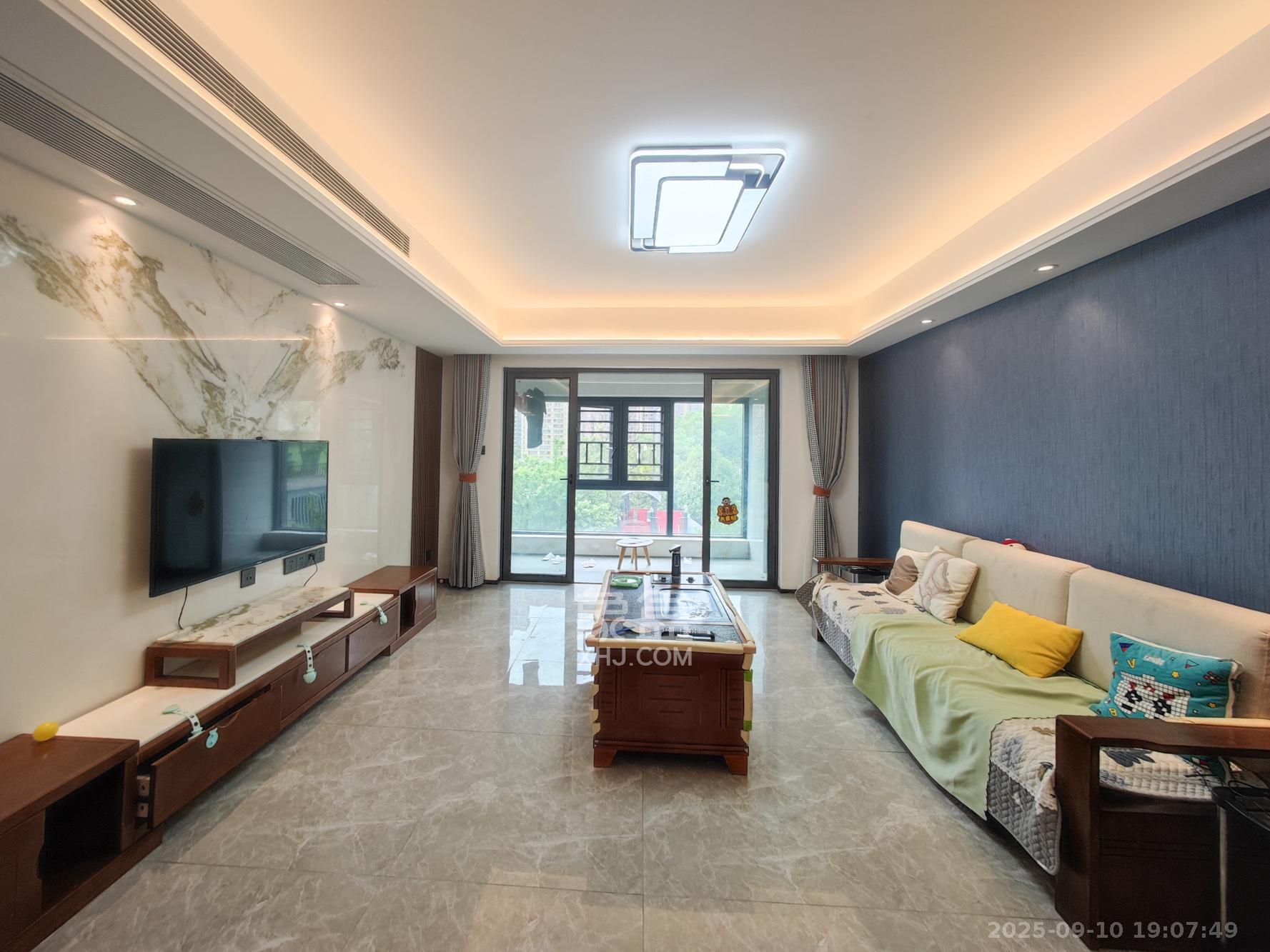 万科金色麦田  4室2厅2卫    185.0万 万科金色麦田  4室2厅2卫    185.0万客厅