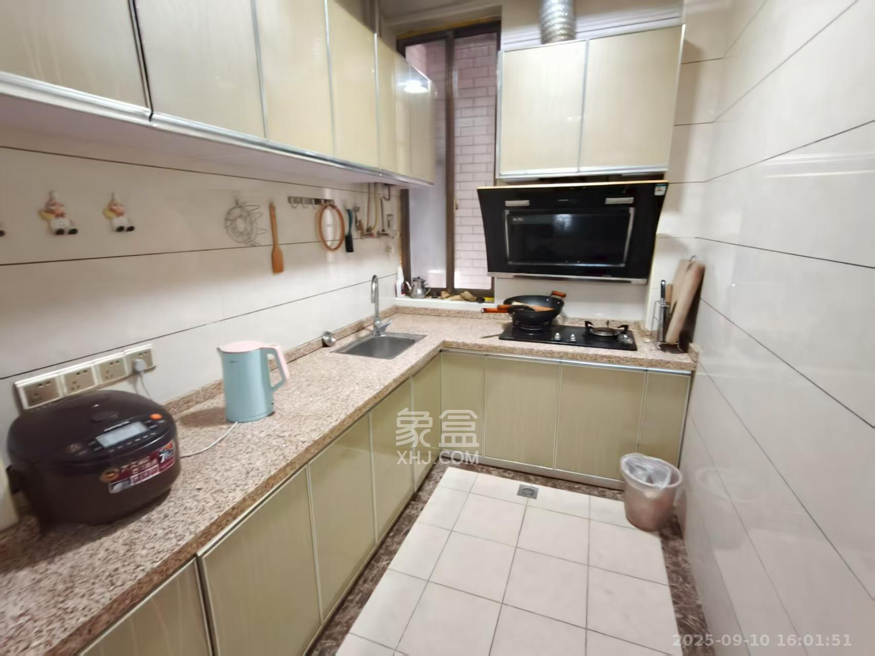 名府南苑  3室2厅1卫    1280.0元/月 名府南苑  3室2厅1卫    1280.0元/月室内图