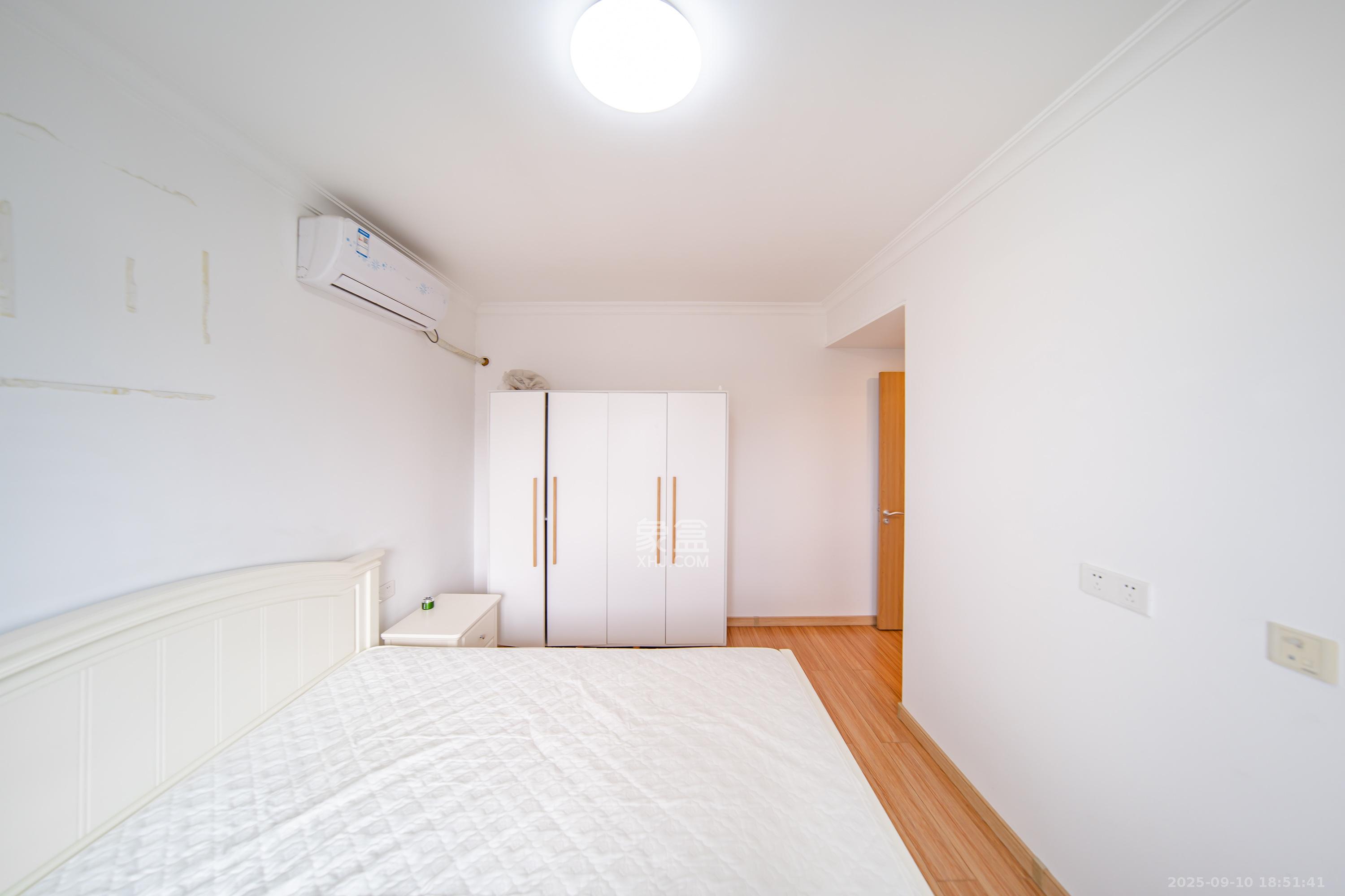 万科金域缇香 3室2厅2卫 120.0万 万科金域缇香 3室2厅2卫 120.0万卧室