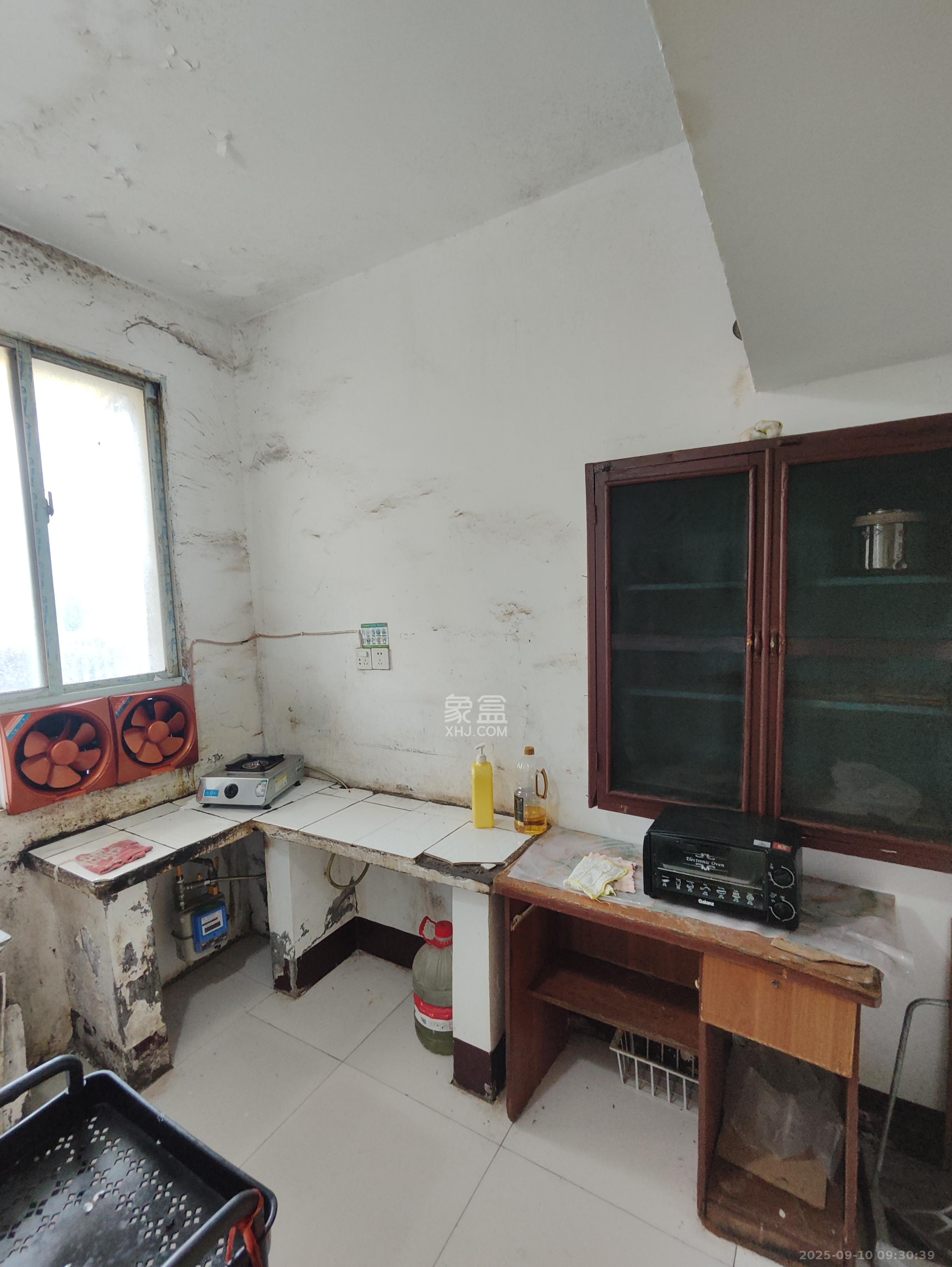 周南中学宿舍 2室1厅1卫 1600.0元/月 周南中学宿舍 2室1厅1卫 1600.0元/月室内图