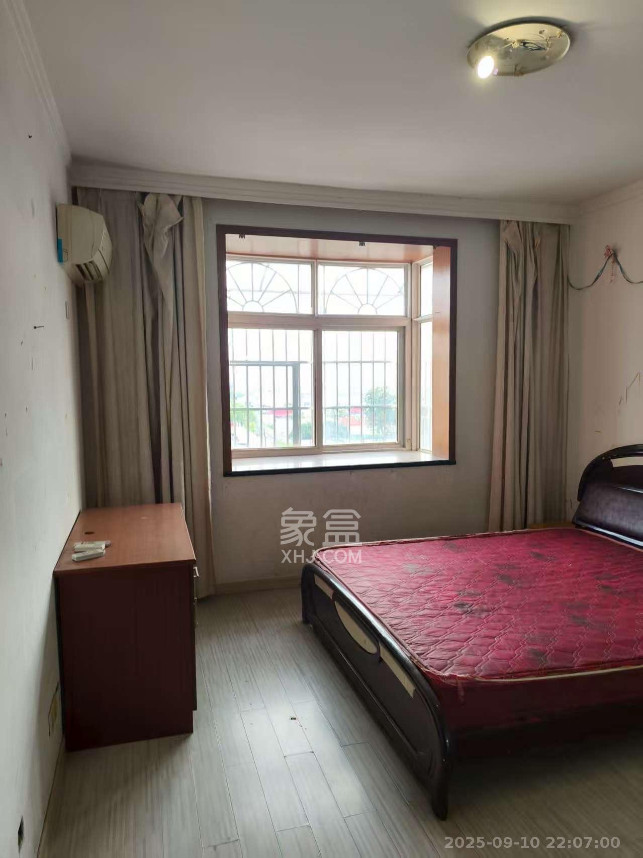 湘绣城  4室2厅2卫    1600.0元/月室内图