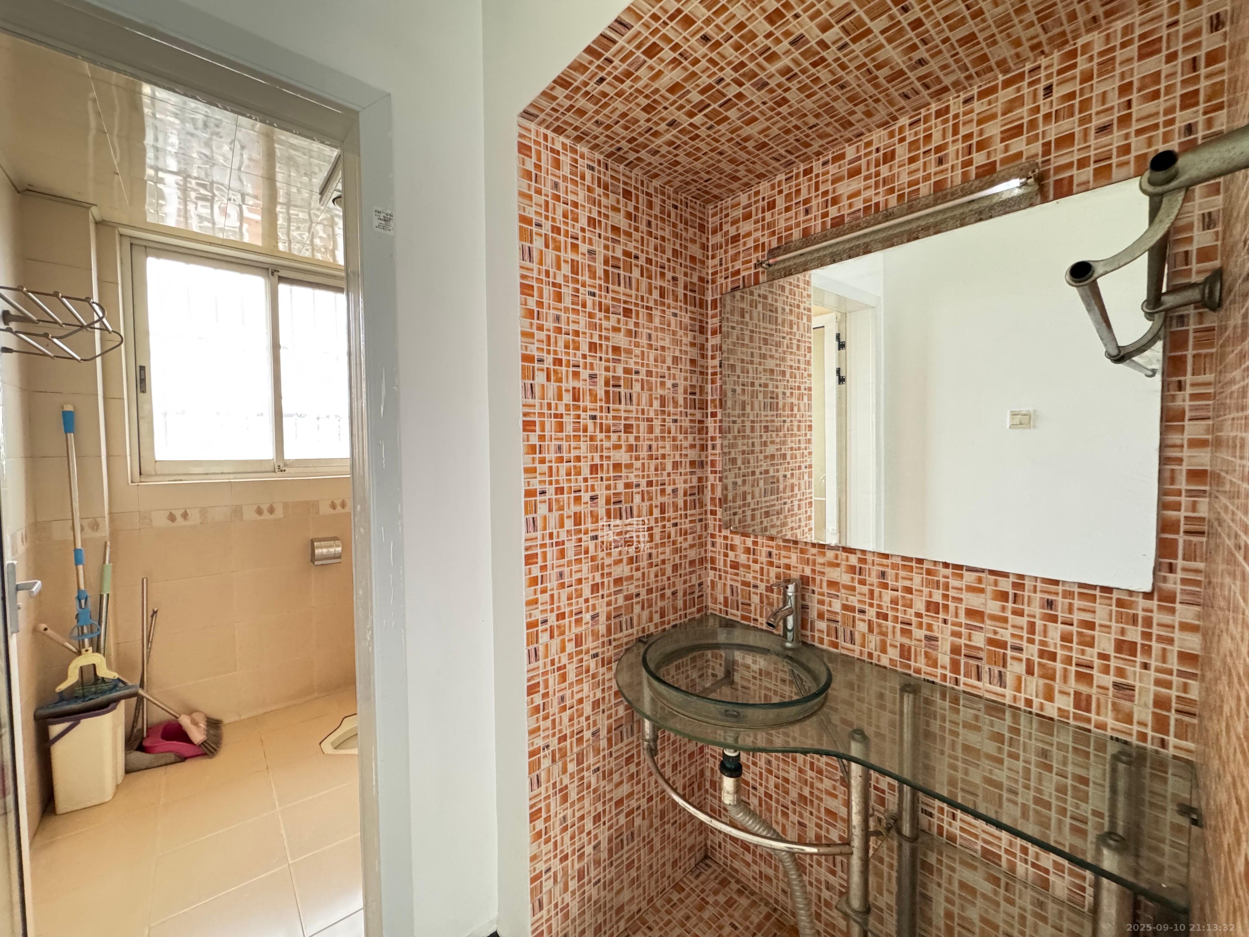 山水人家一二期  3室2厅2卫    1400.0元/月室内图