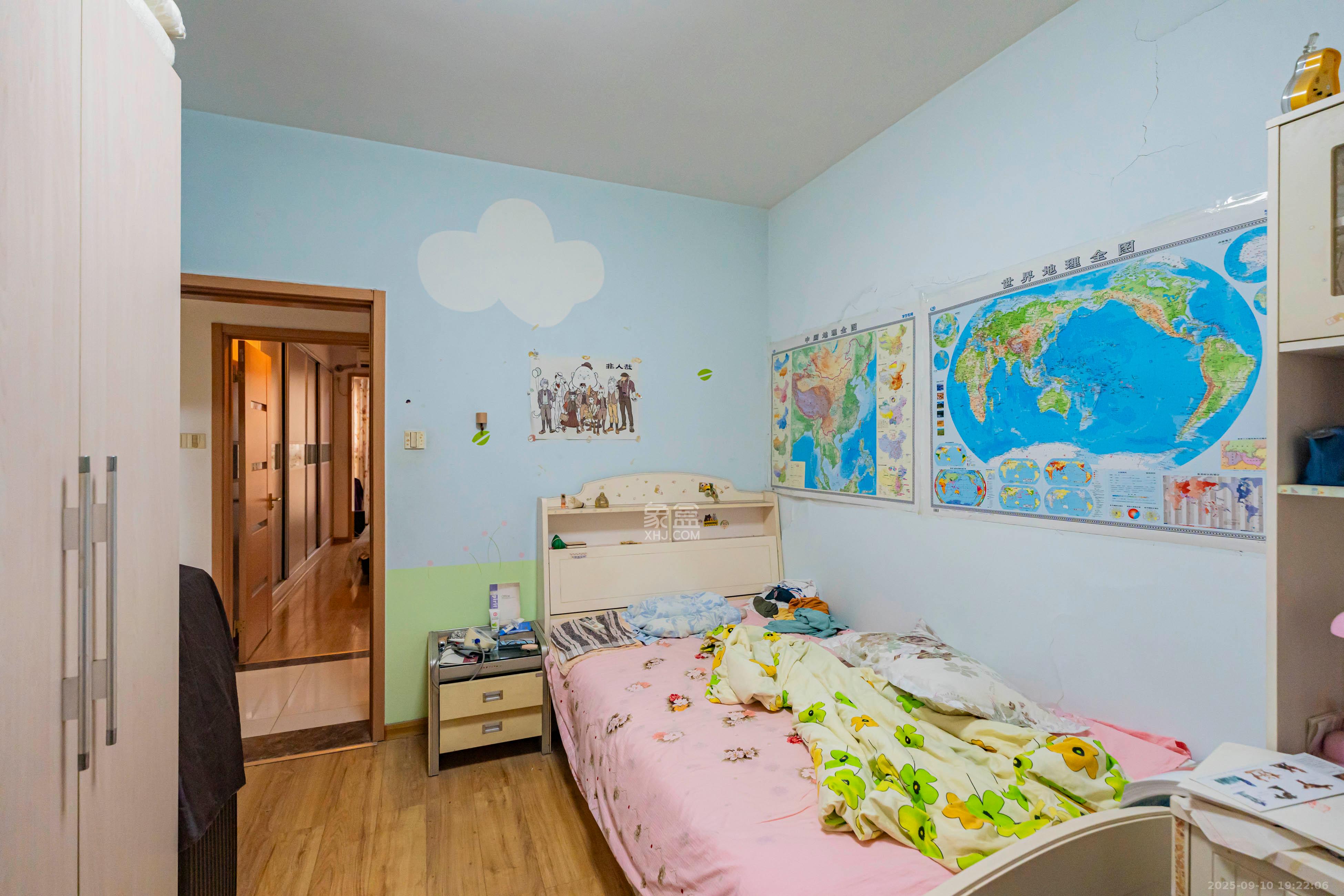 学府华庭 3室2厅2卫 93.0万 学府华庭 3室2厅2卫 93.0万卧室