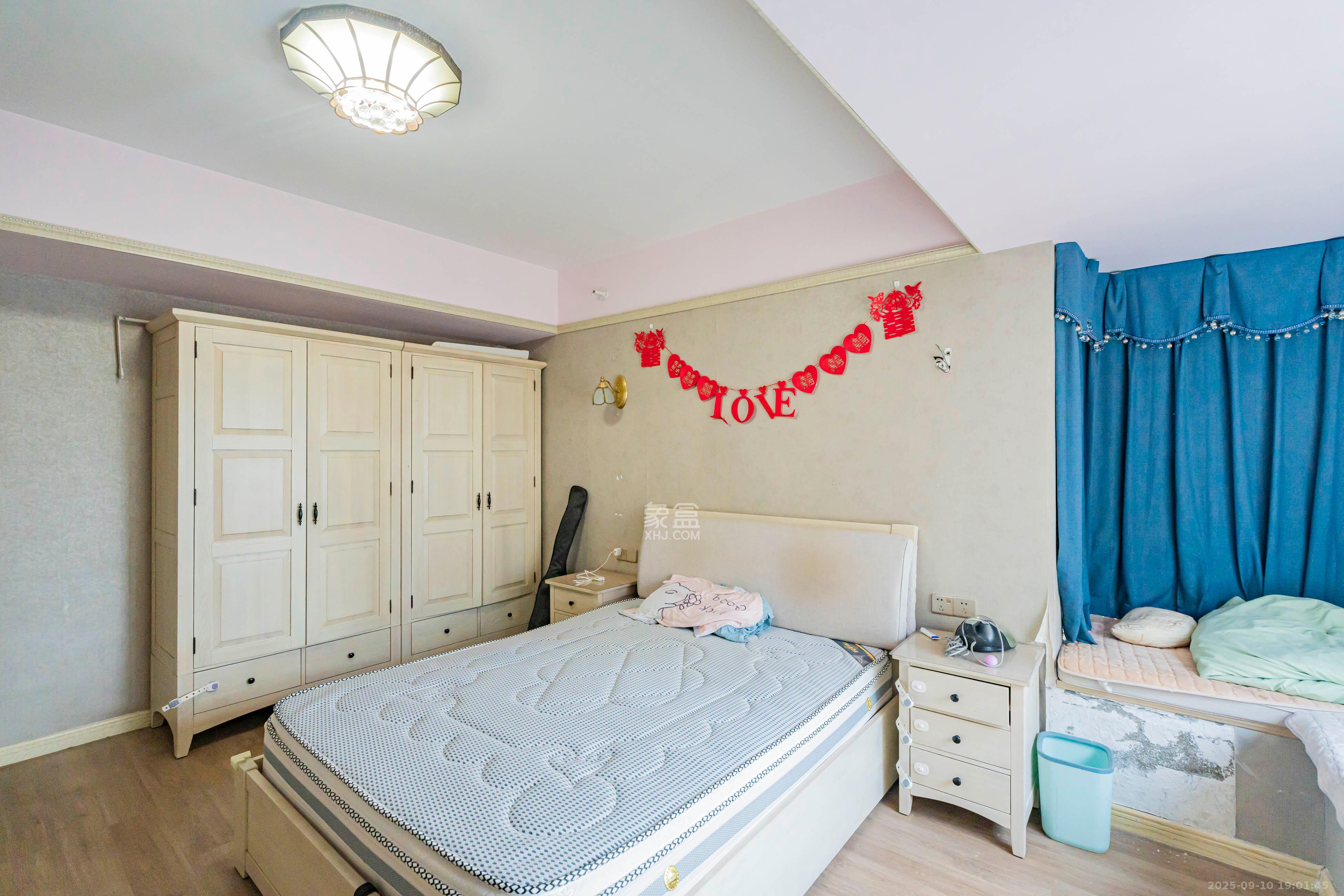 凯乐国际城 2室2厅1卫 95.0万 凯乐国际城 2室2厅1卫 95.0万卧室