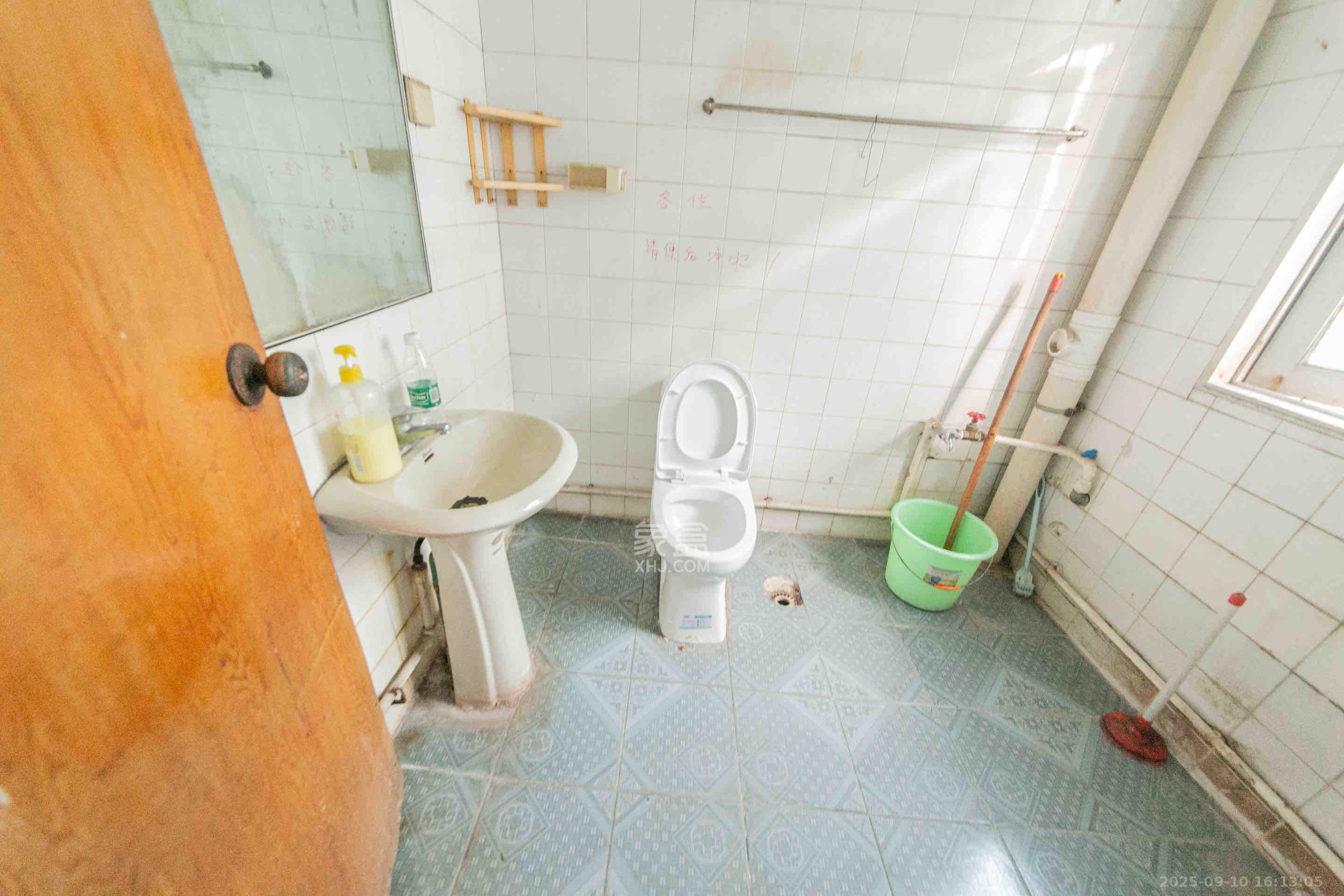 江南苑  2室2厅1卫    1800.0元/月 江南苑  2室2厅1卫    1800.0元/月室内图