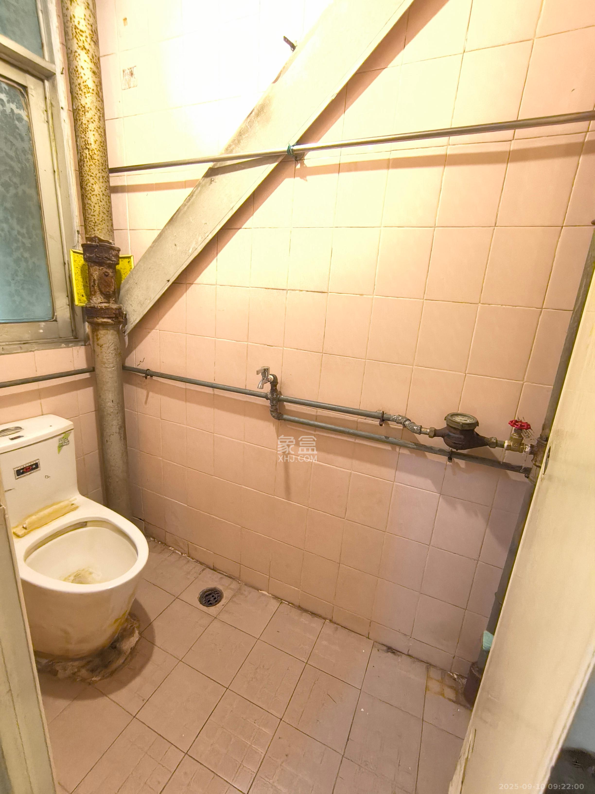 湘雅医院职工宿舍南院 3室1厅1卫 2200.0元/月 湘雅医院职工宿舍南院 3室1厅1卫 2200.0元/月室内图