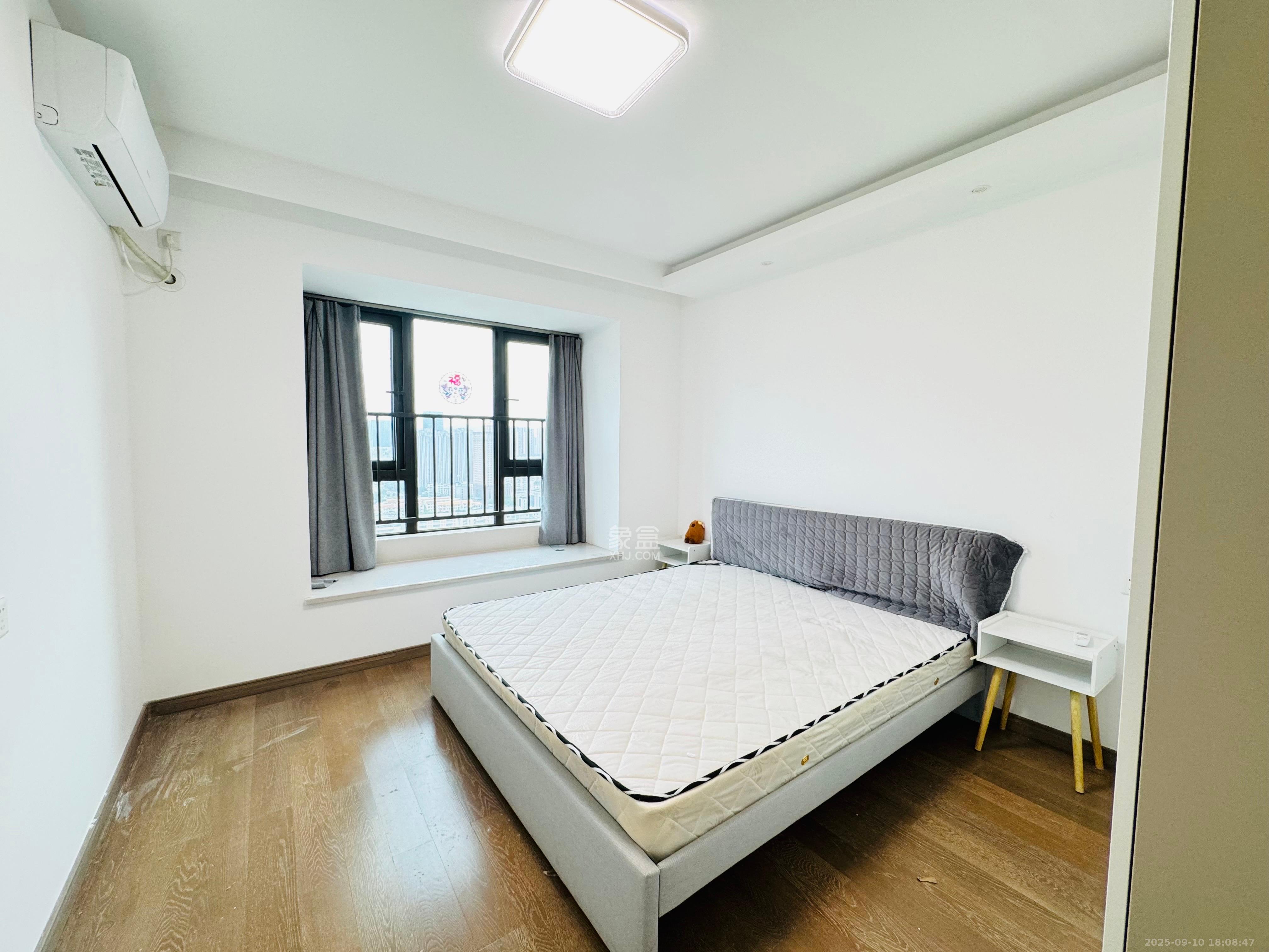 龙湖铂金中心（龙湖春江郦城）  3室2厅2卫    4000.0元/月室内图