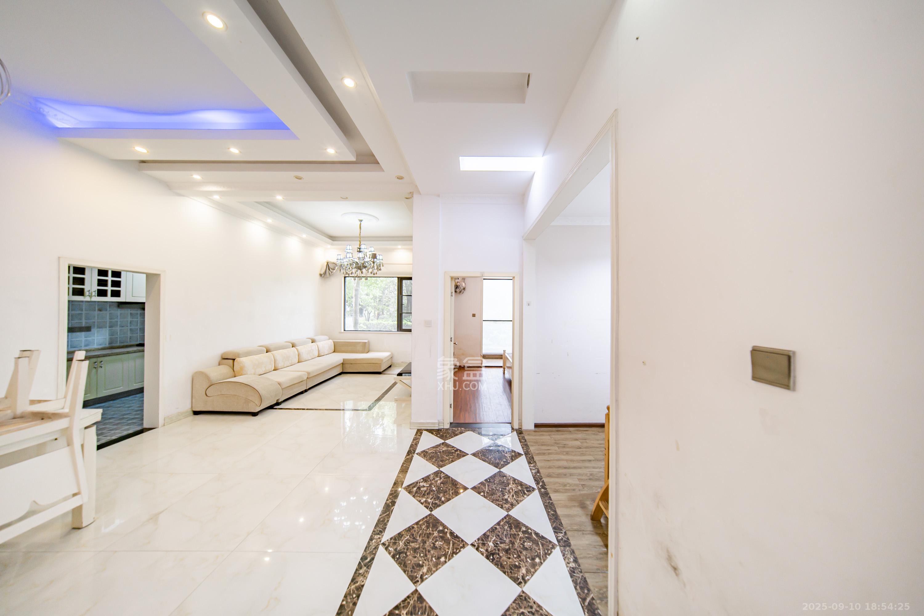 阳光100三期 3室2厅1卫 105.0万 阳光100三期 3室2厅1卫 105.0万其他