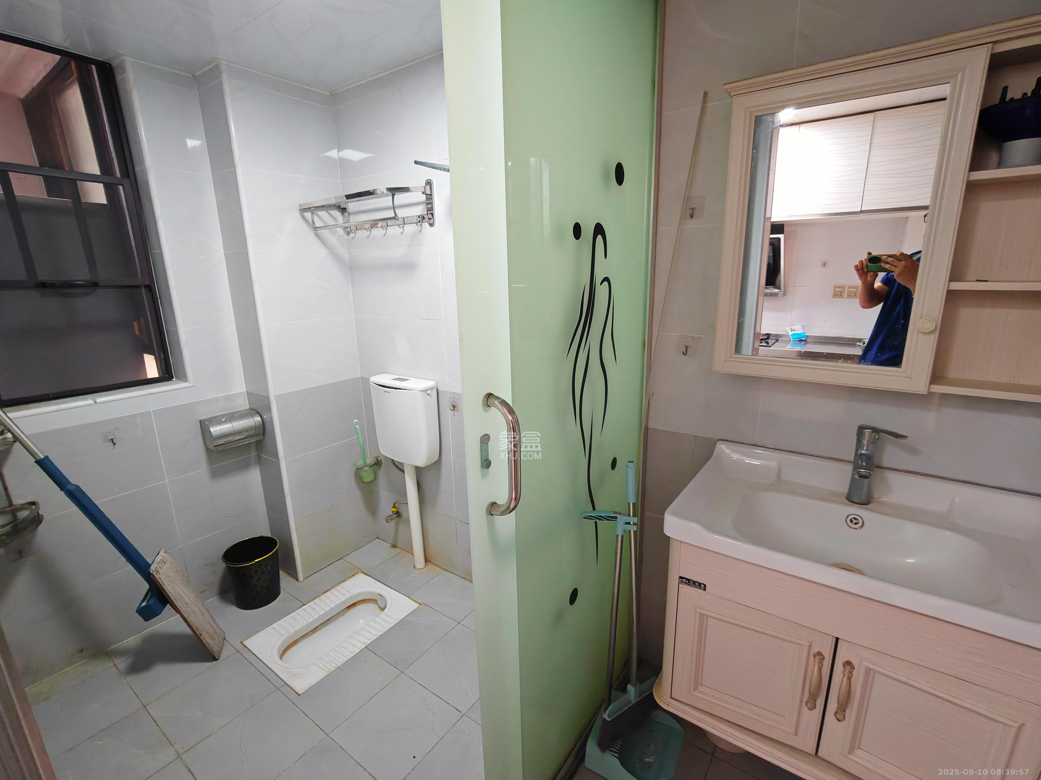 新新花园 2室2厅1卫 2200.0元/月 新新花园 2室2厅1卫 2200.0元/月室内图