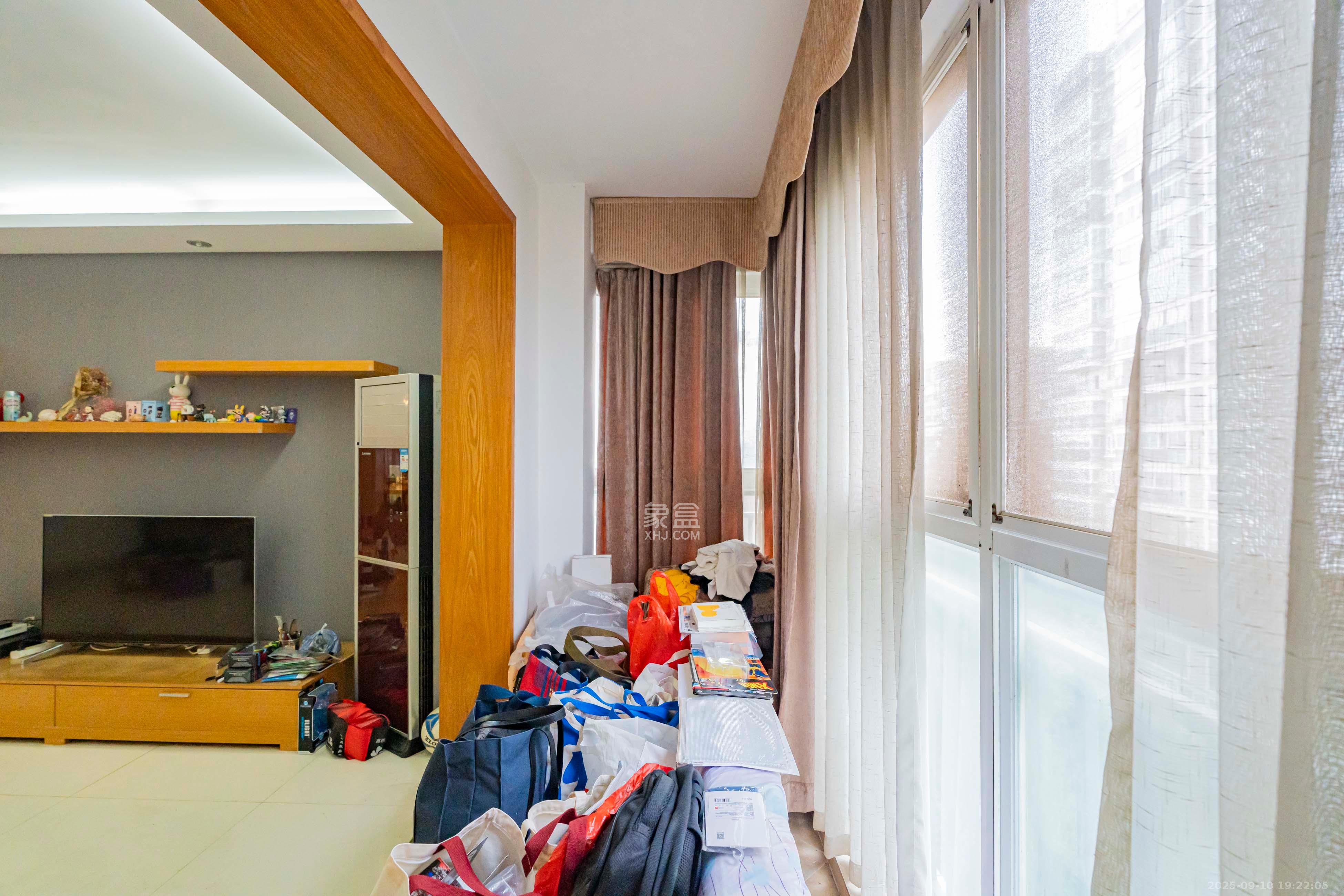 学府华庭 3室2厅2卫 93.0万 学府华庭 3室2厅2卫 93.0万阳台