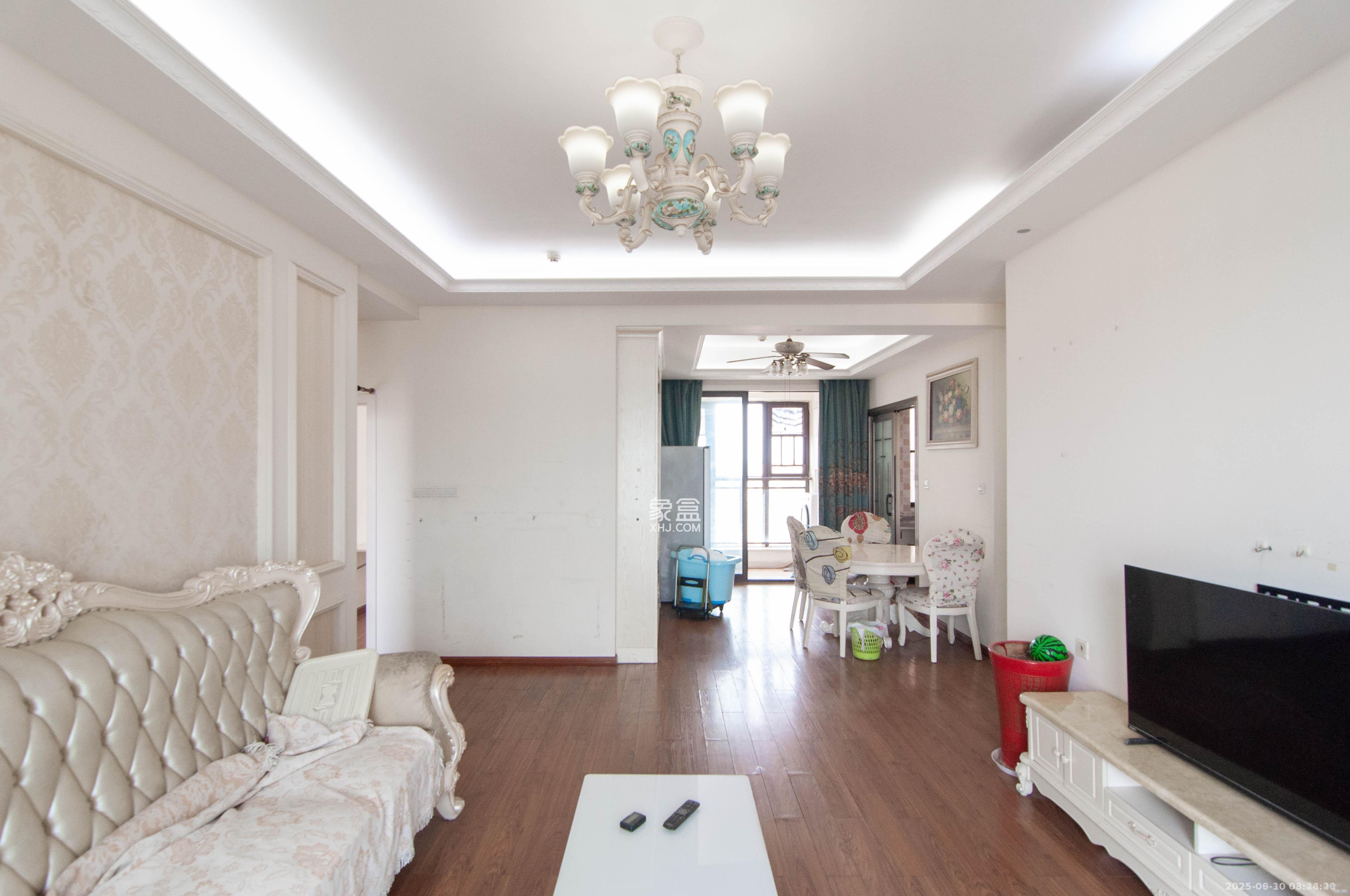 金茂梅溪湖 4室2厅2卫 3500.0元/月 金茂梅溪湖 4室2厅2卫 3500.0元/月室内图