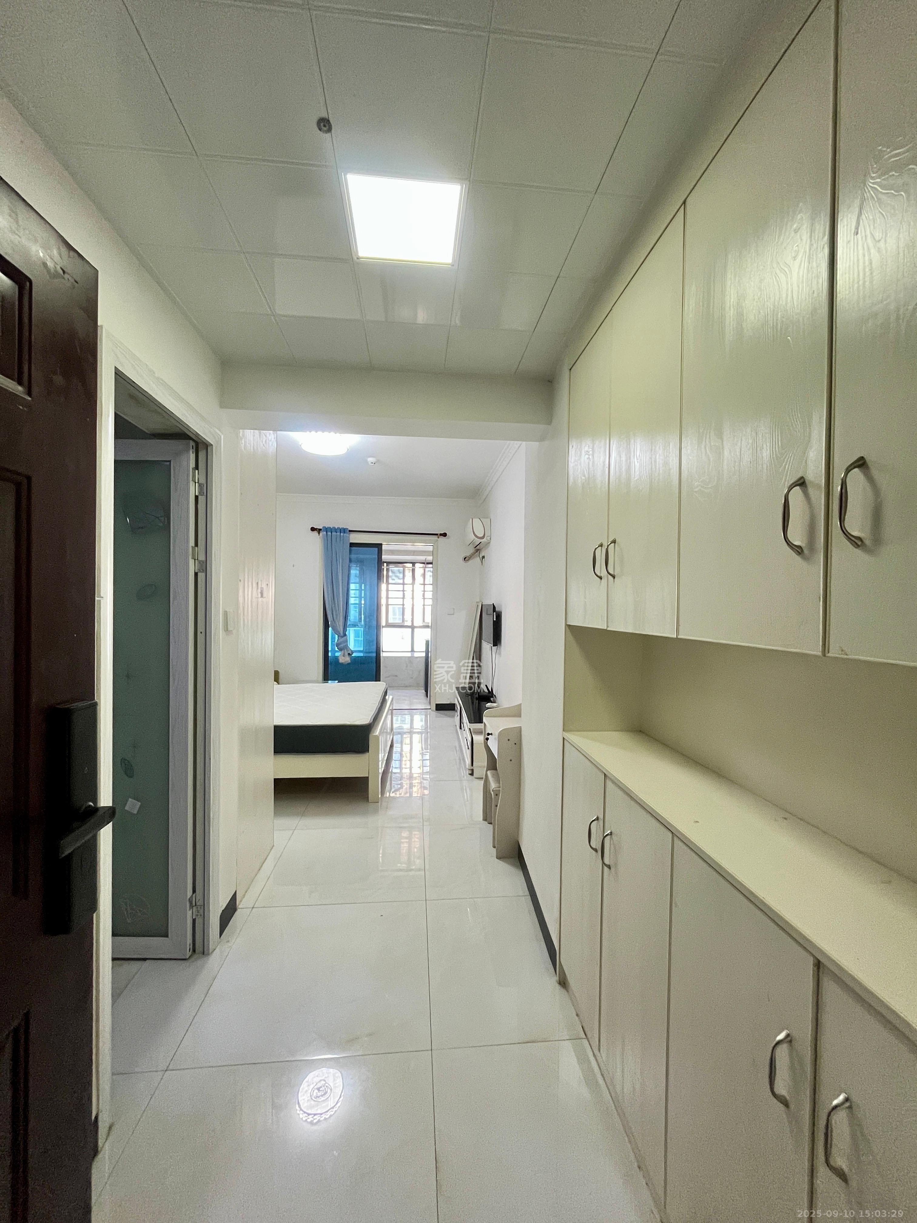 海德公园  1室1厅1卫    1200.0元/月室内图