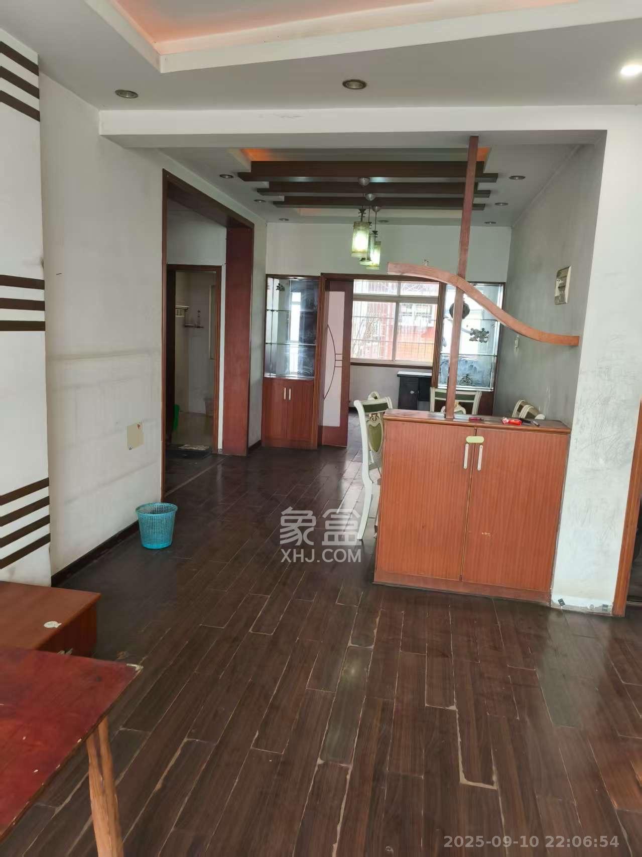 湘绣城  4室2厅2卫    1600.0元/月室内图