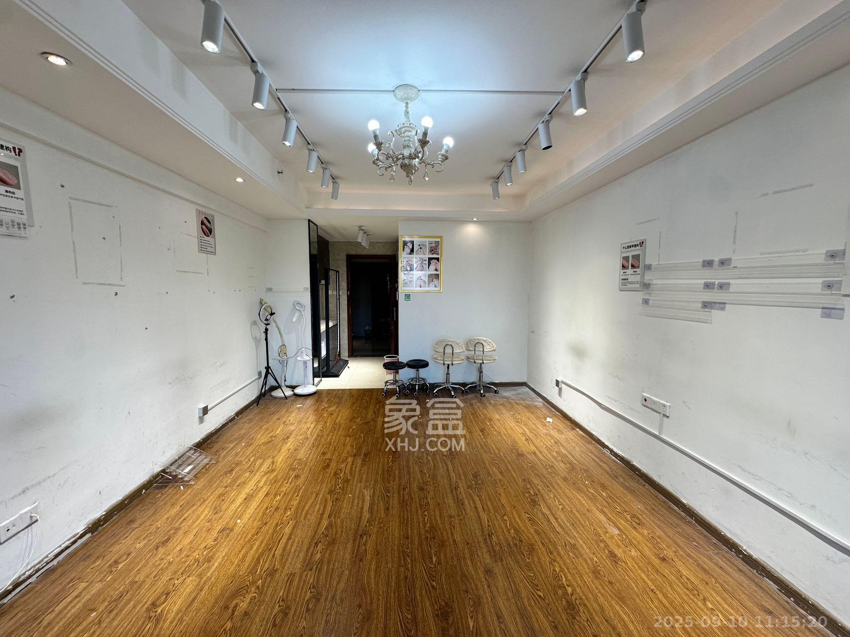 德思勤城市广场(宝格丽公寓) 1室1厅1卫 2300.0元/月 德思勤城市广场(宝格丽公寓) 1室1厅1卫 2300.0元/月室内图