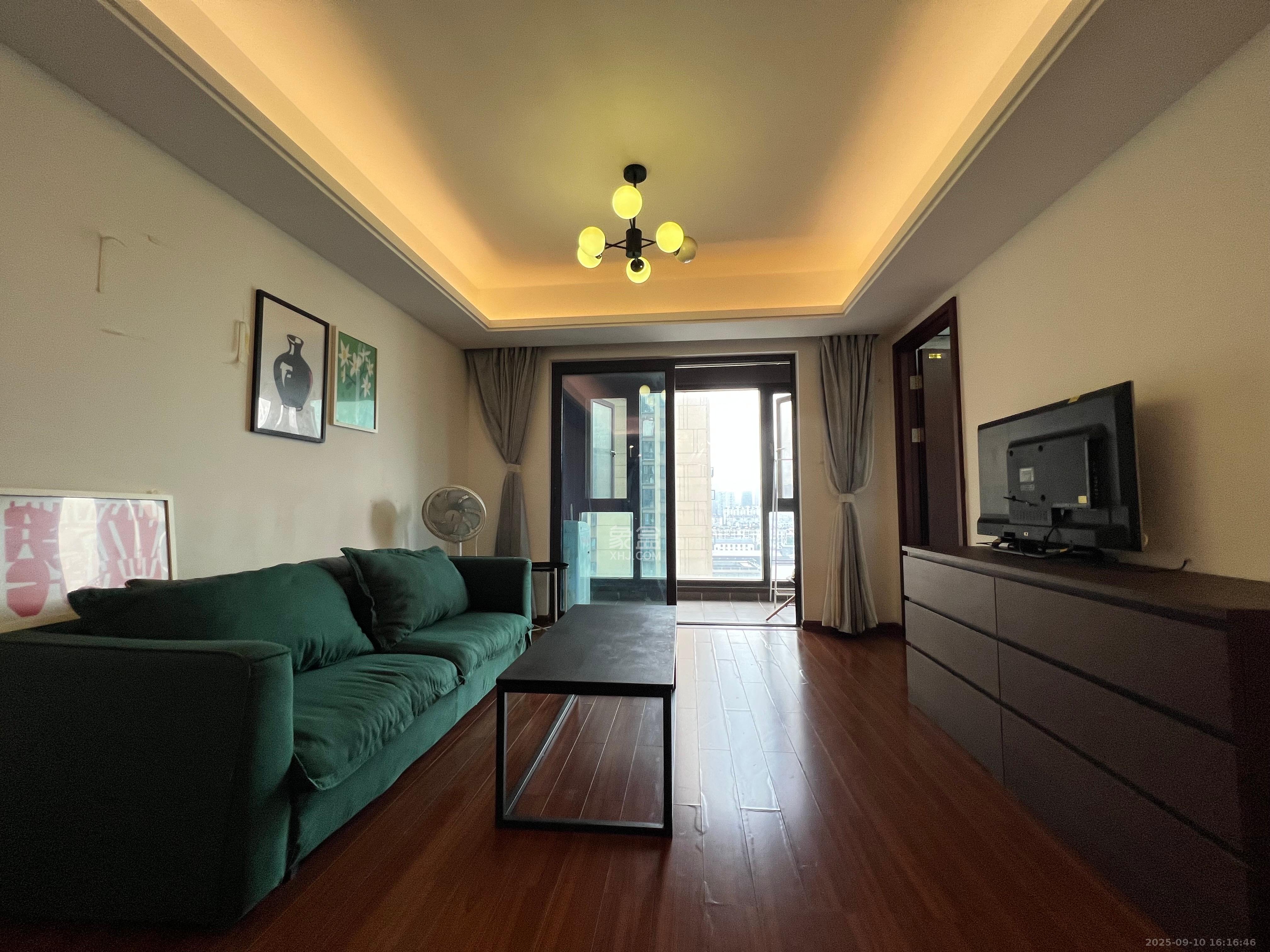 龙湖水晶郦城 3室2厅1卫 2700.0元/月 龙湖水晶郦城 3室2厅1卫 2700.0元/月室内图