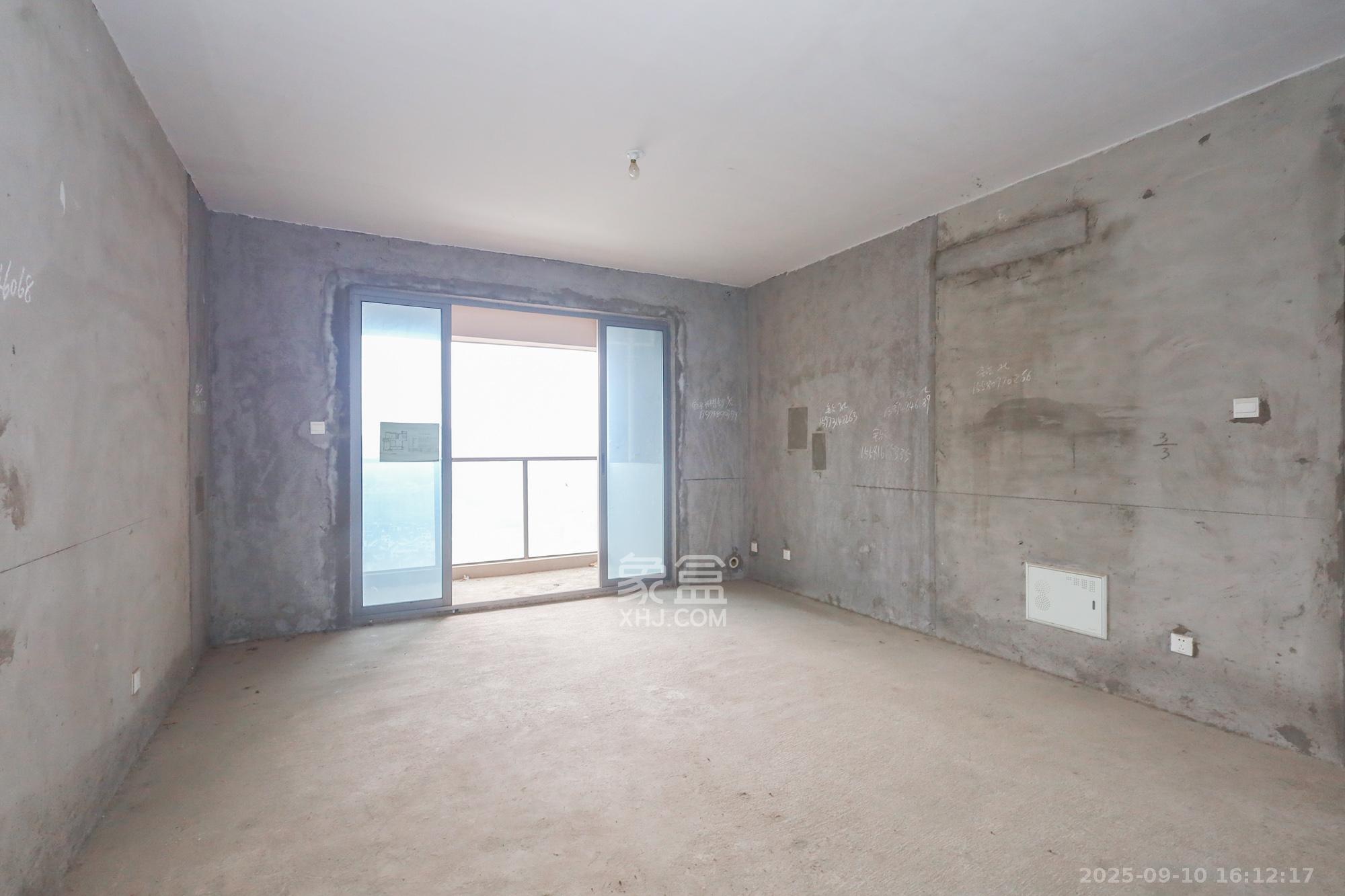 八方小区C区  4室2厅2卫    488.0万 八方小区C区  4室2厅2卫    488.0万