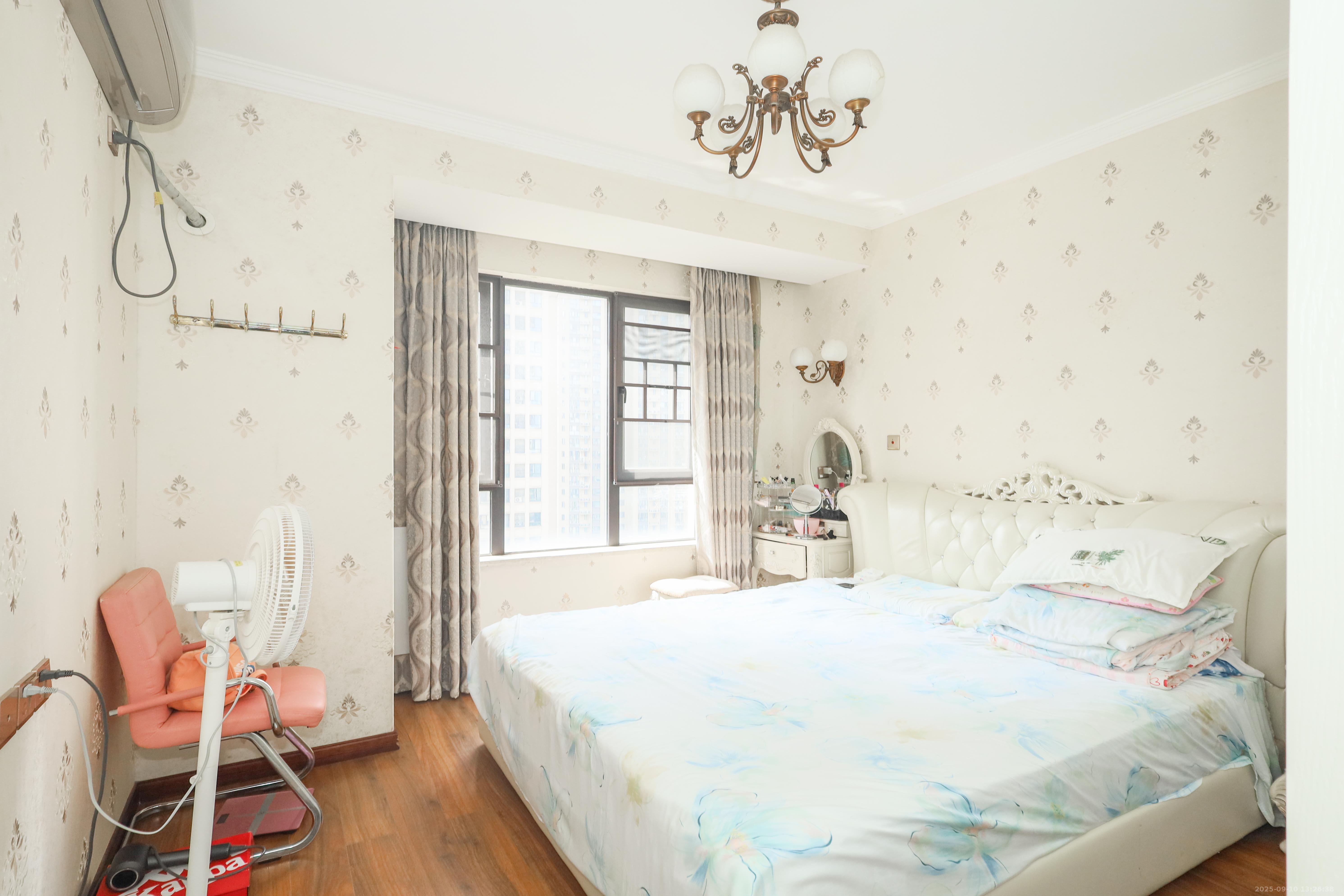 惠天然梅岭国际  3室2厅1卫    98.8万卧室