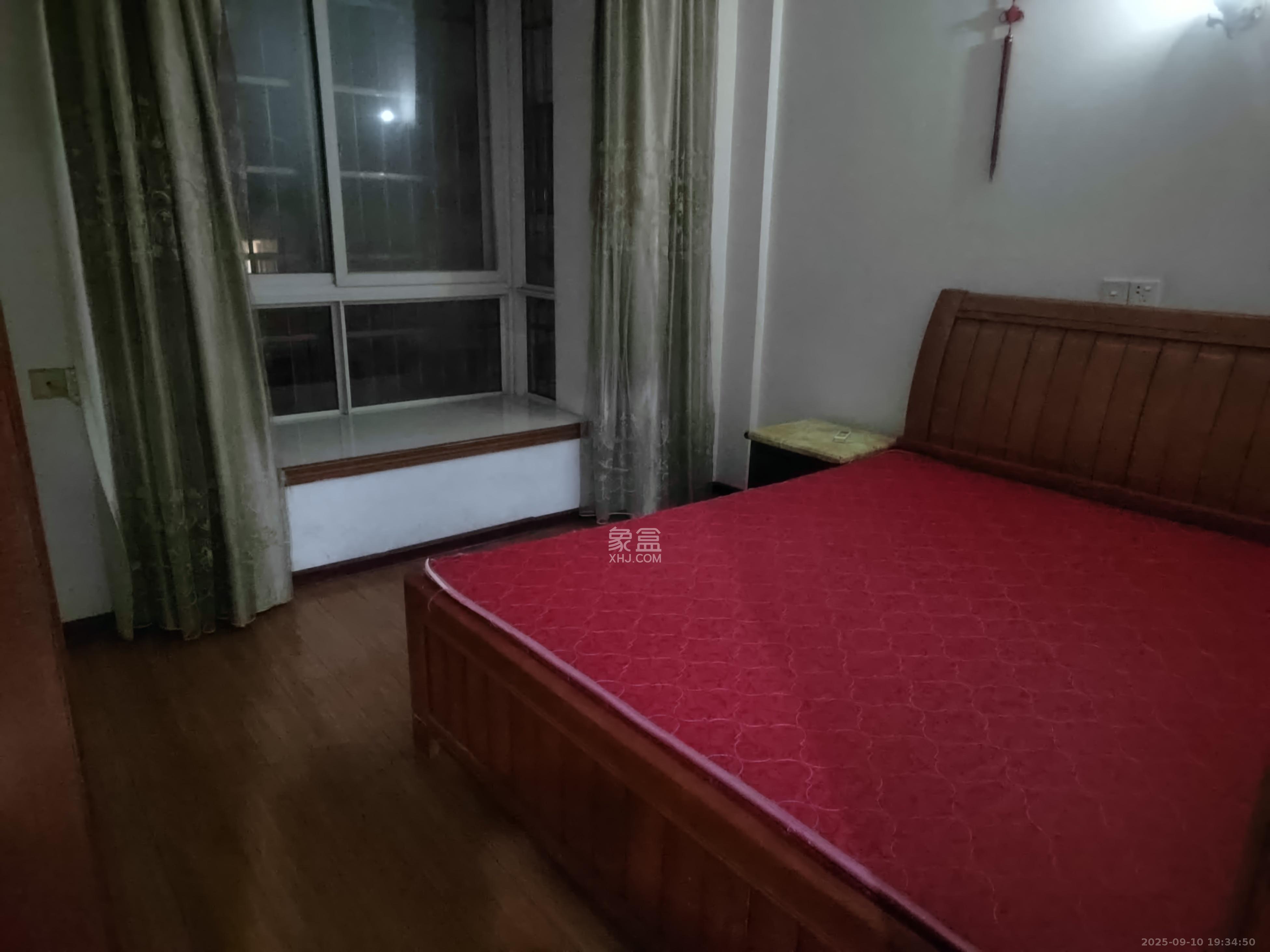 鄱阳小区  3室2厅1卫    1600.0元/月 鄱阳小区  3室2厅1卫    1600.0元/月室内图