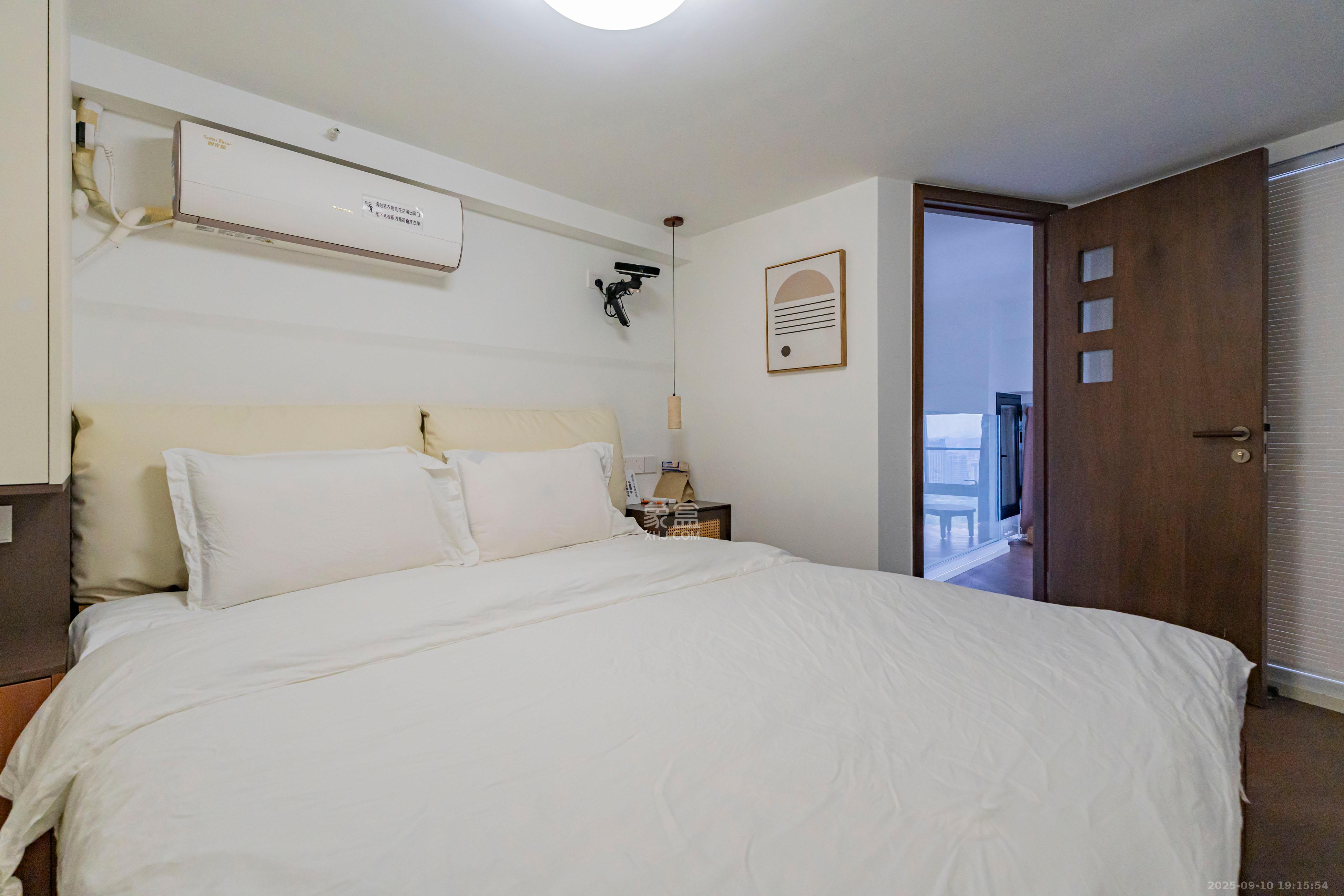 华润置地中心  2室1厅2卫    110.0万卧室