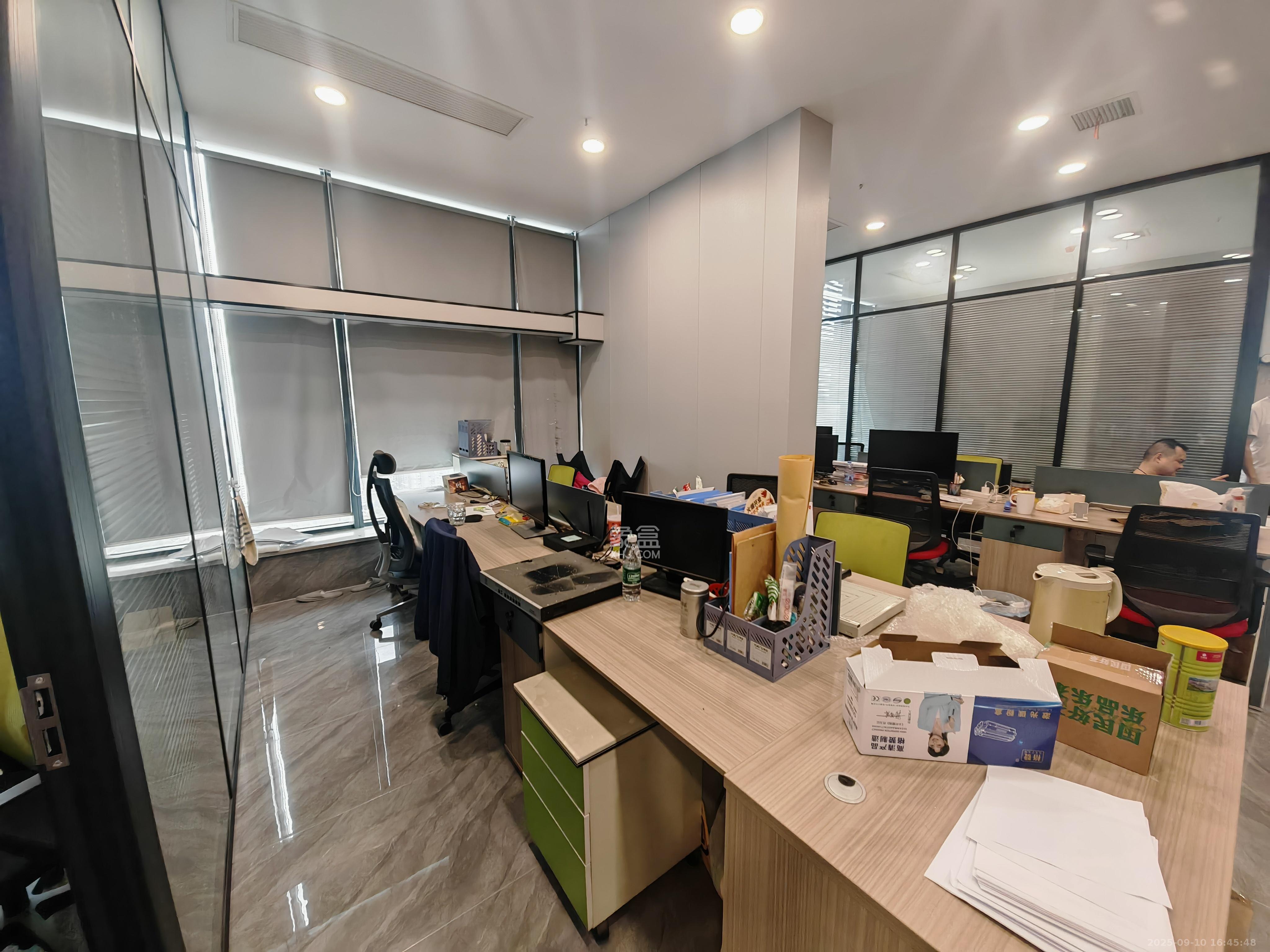 京武浪琴山三期（京武中心）  4室1厅1卫    20000.0元/月室内图