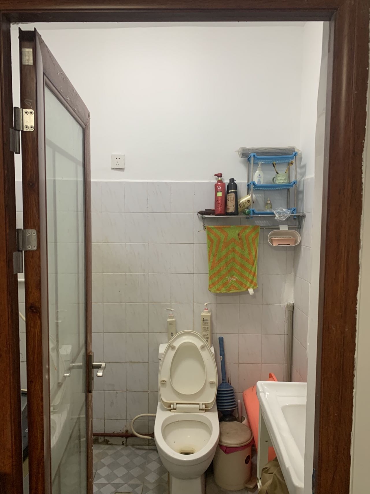 港苑小区 2室1厅1卫 66.0万 港苑小区 2室1厅1卫 66.0万客厅